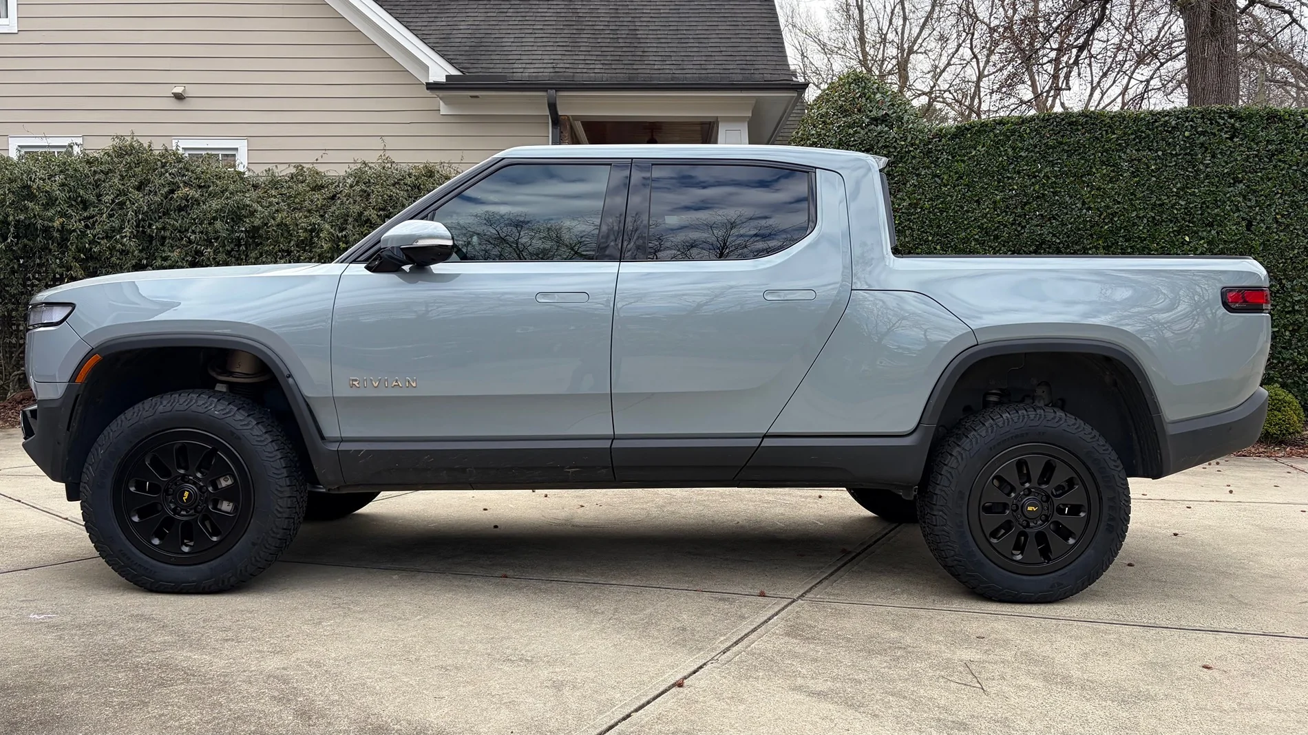 Rivian R1T R1S Anyone with Team 1EV wheels? IMG_0187