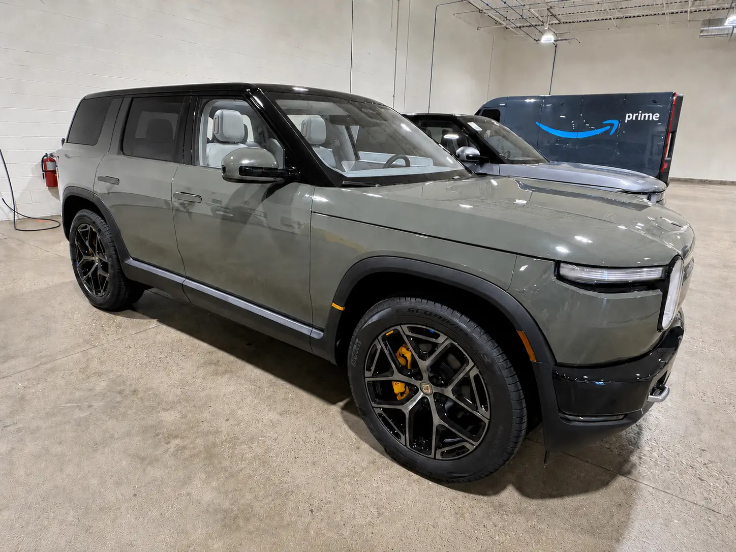 Rivian R1T R1S Launch Green - Black Crater or Coast Cloud interior F9A1BC73-8670-49BB-9AA7-158F4D5BE3D3