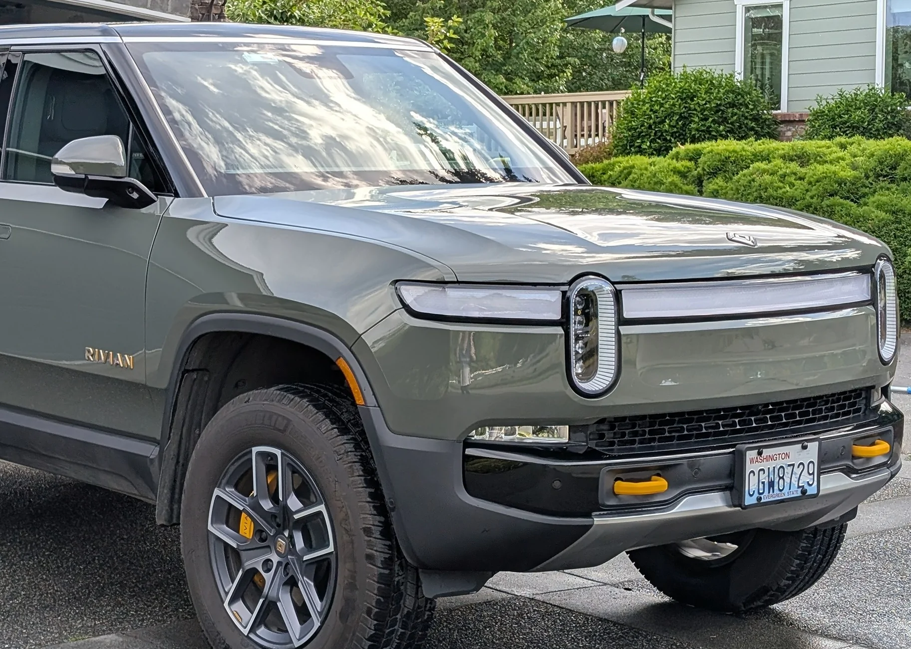 Rivian R1T R1S Yellow paint accents to Launch Green R2 YellowAccents