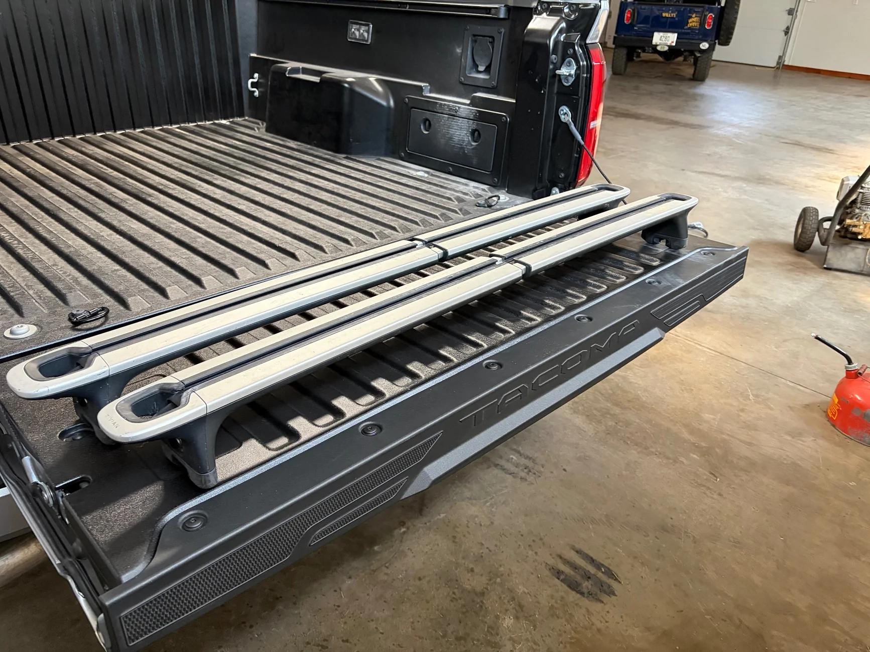 Rivian R1T R1S Rivian R1 Cargo Crossbars IMG_0629