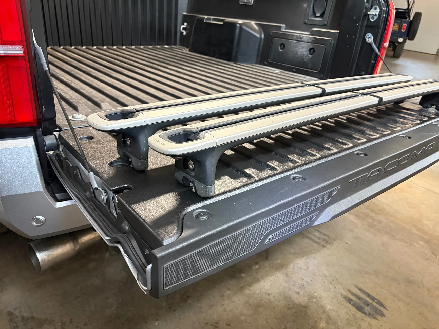 Rivian R1T R1S Rivian R1 Cargo Crossbars IMG_0627