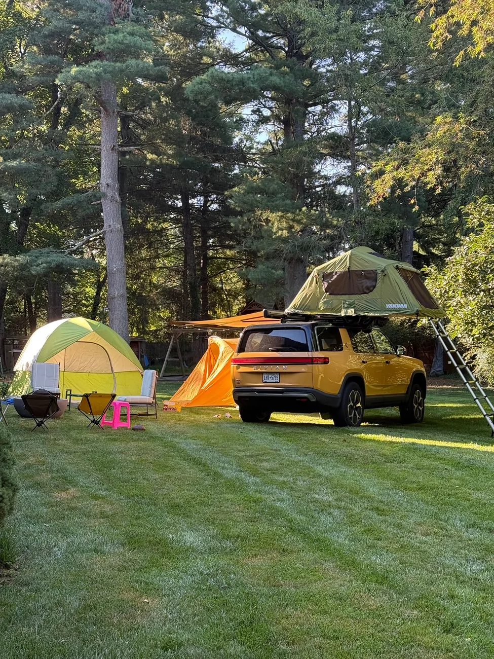 Rivian R1T R1S ? COMPASS YELLOW R1S  Photos IMG_5215