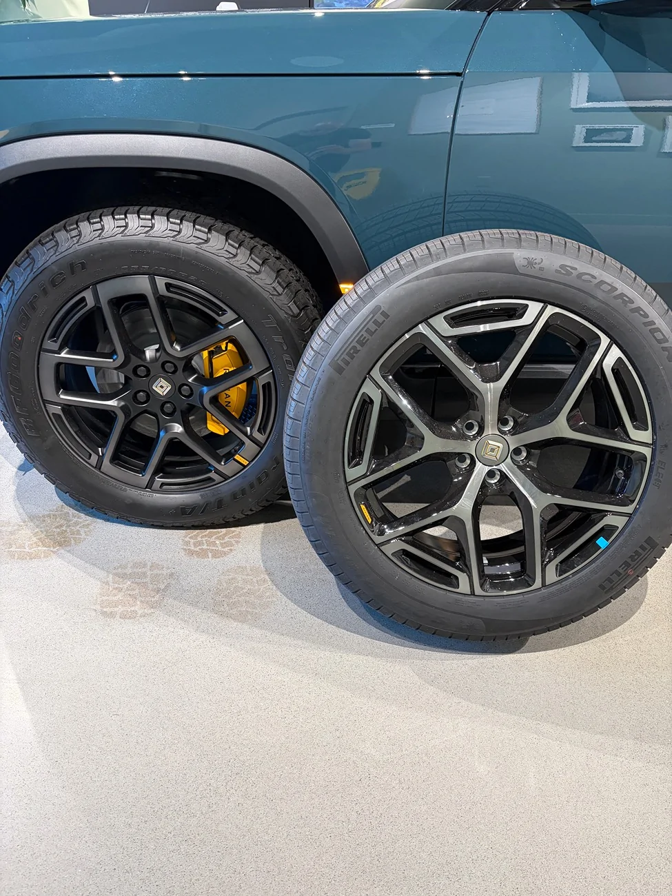 Rivian R1T R1S Esker Silver against Half Moon Grey HMG (color comparison) IMG_2161