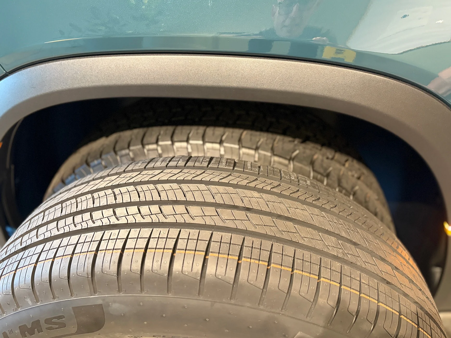 Rivian R1T R1S Esker Silver against Half Moon Grey HMG (color comparison) IMG_2166