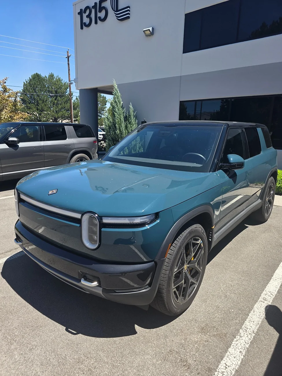 Rivian R1T R1S COASTAL CLOUD + CATALINA COVE ORDERED... 20260725_125138