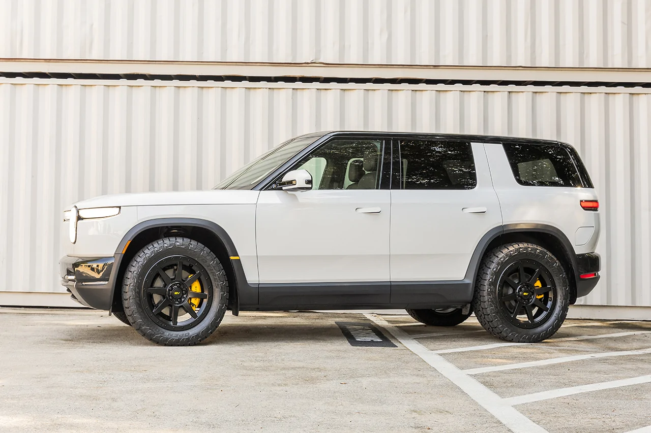 Rivian R2 Team 1EV R800 Satin Black (1).webp