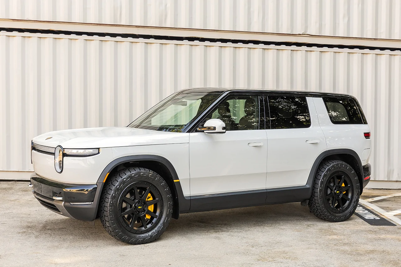 Rivian R2 Team 1EV R800 Satin Black (2).webp