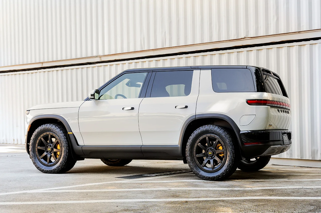 Rivian R2 Team 1EV R800 Satin Black (3).webp