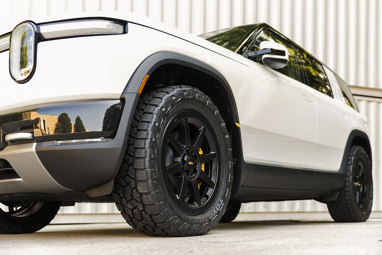 Rivian R2 Team 1EV R800 Satin Black (5).webp