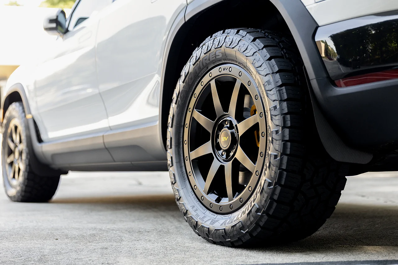 Rivian R2 Team 1EV R800 Satin Black (6).webp
