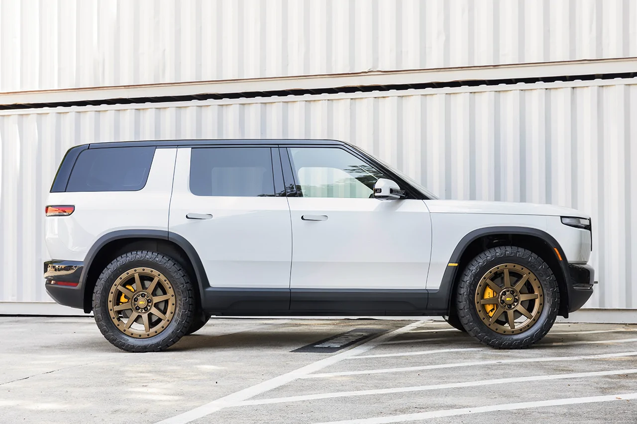 Rivian R2 Team 1EV R800 Satin Bronze  (1).webp