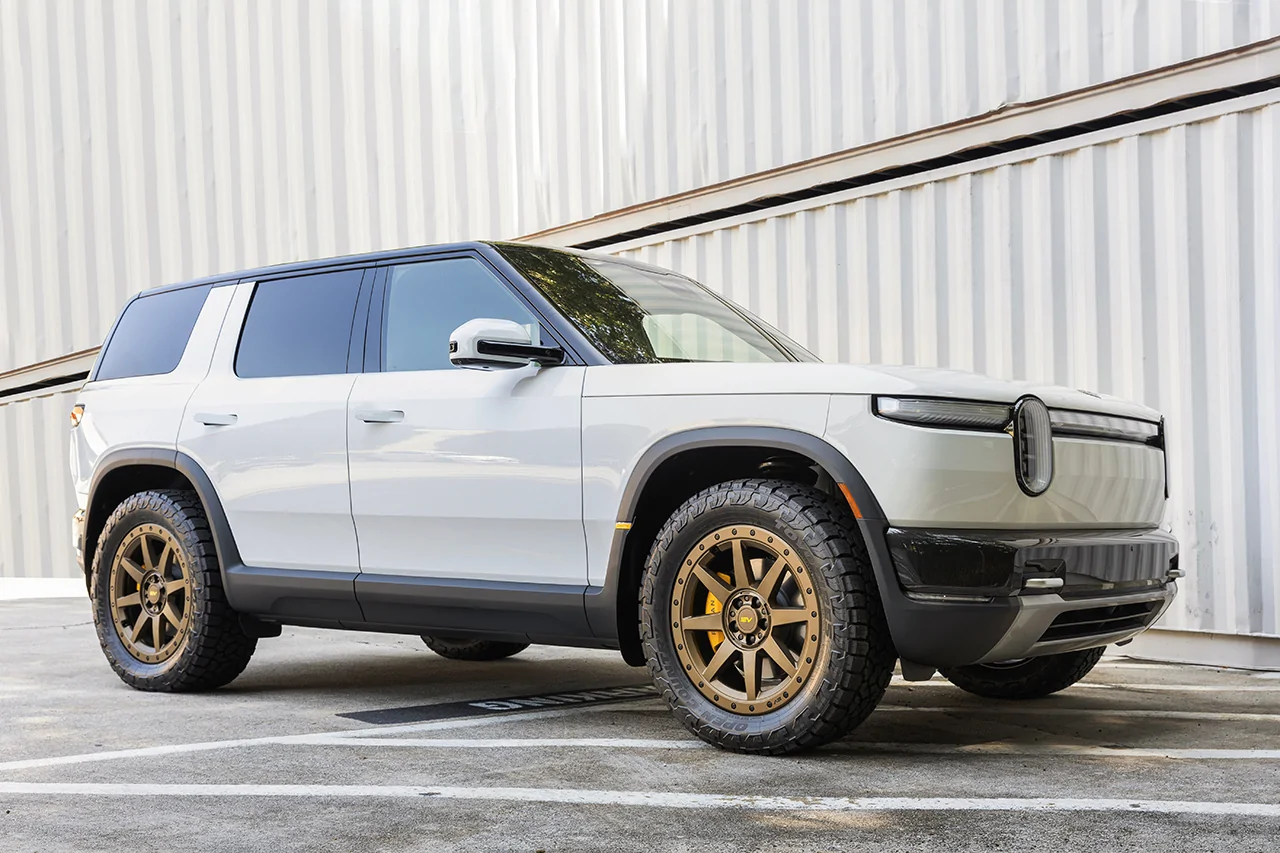Rivian R2 Team 1EV R800 Satin Bronze  (2).webp