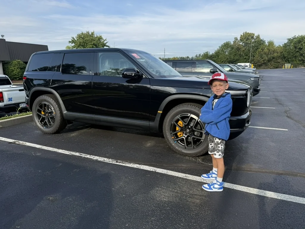 Rivian R1T R1S Photos Posted! Midnight R2 / Coastal Cloud / 20" AT Delivered 901F5517-3B19-4250-90BA-639B19B91EDC_1_105_c