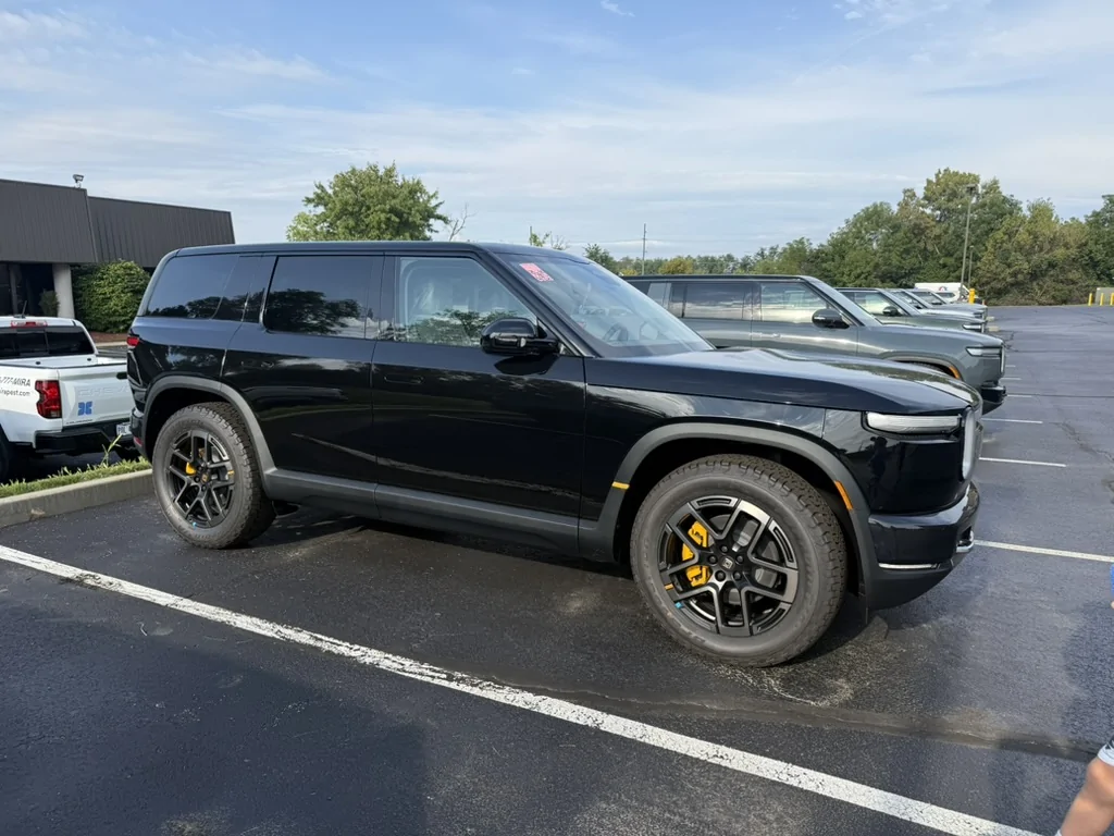 Rivian R1T R1S My R2 Coastal Interior real, live, in the flesh! (in Midnight R2) 8F32CD5A-70C3-4517-9F63-FA1309A311DB_1_105_c