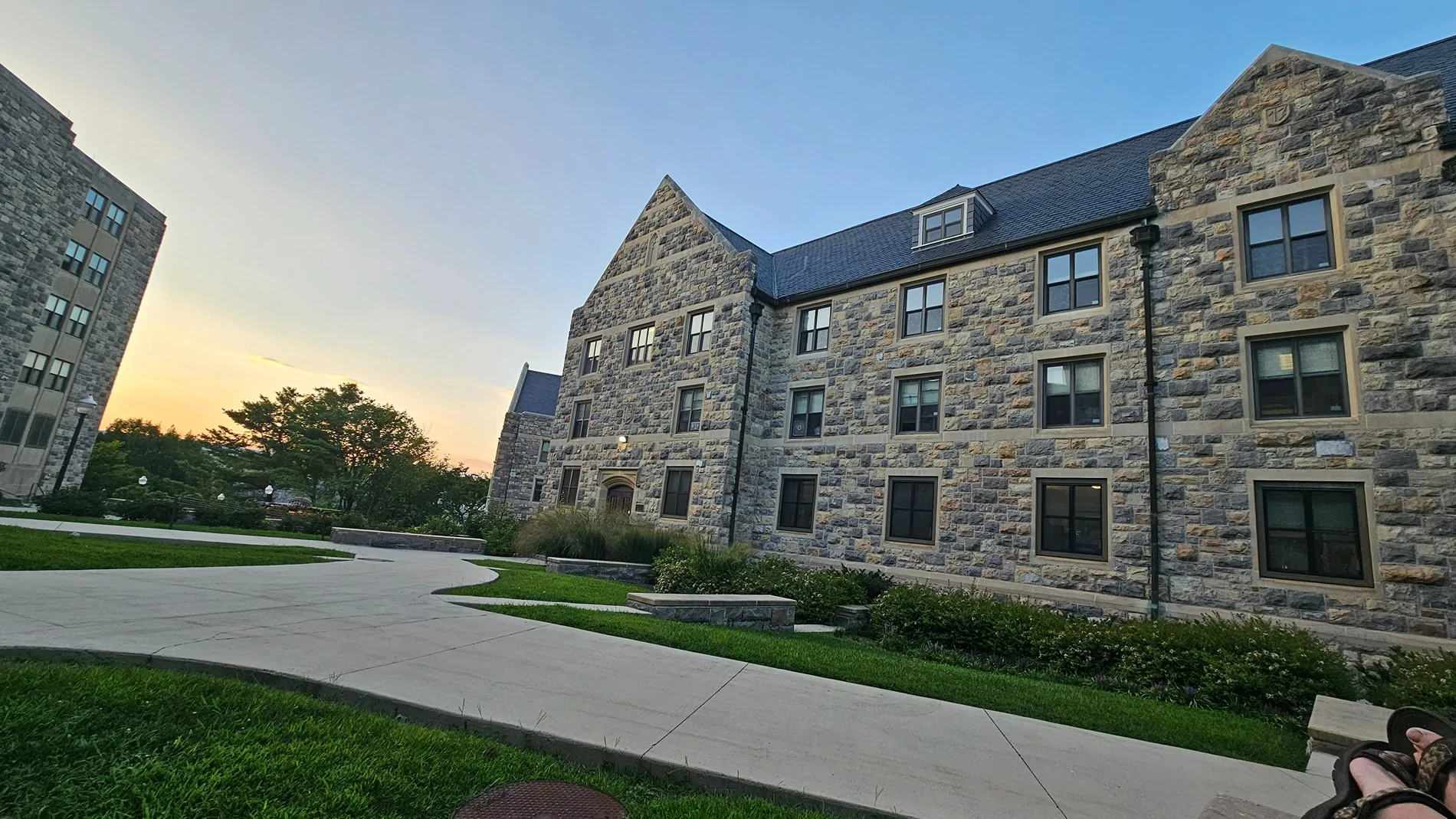 Rivian R1T R1S R1S Freshman College Move in Success 2026-08-18 19.55.36