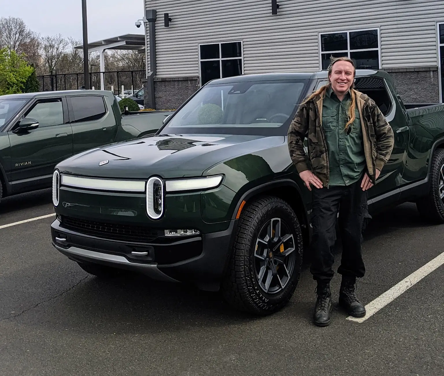 Rivian R1T R1S Odd Marketing : R2 as make-up ? 1787590045770-6c