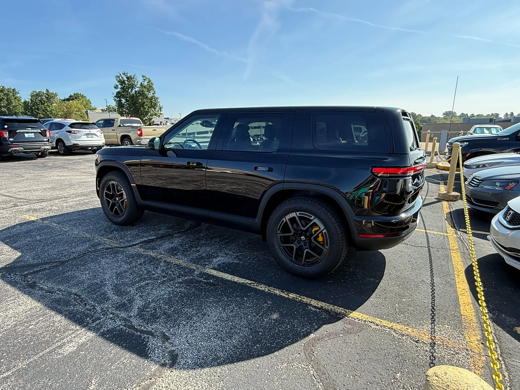 Rivian Photos Posted! Midnight R2 / Coastal Cloud / 20" AT Delivered {filename}