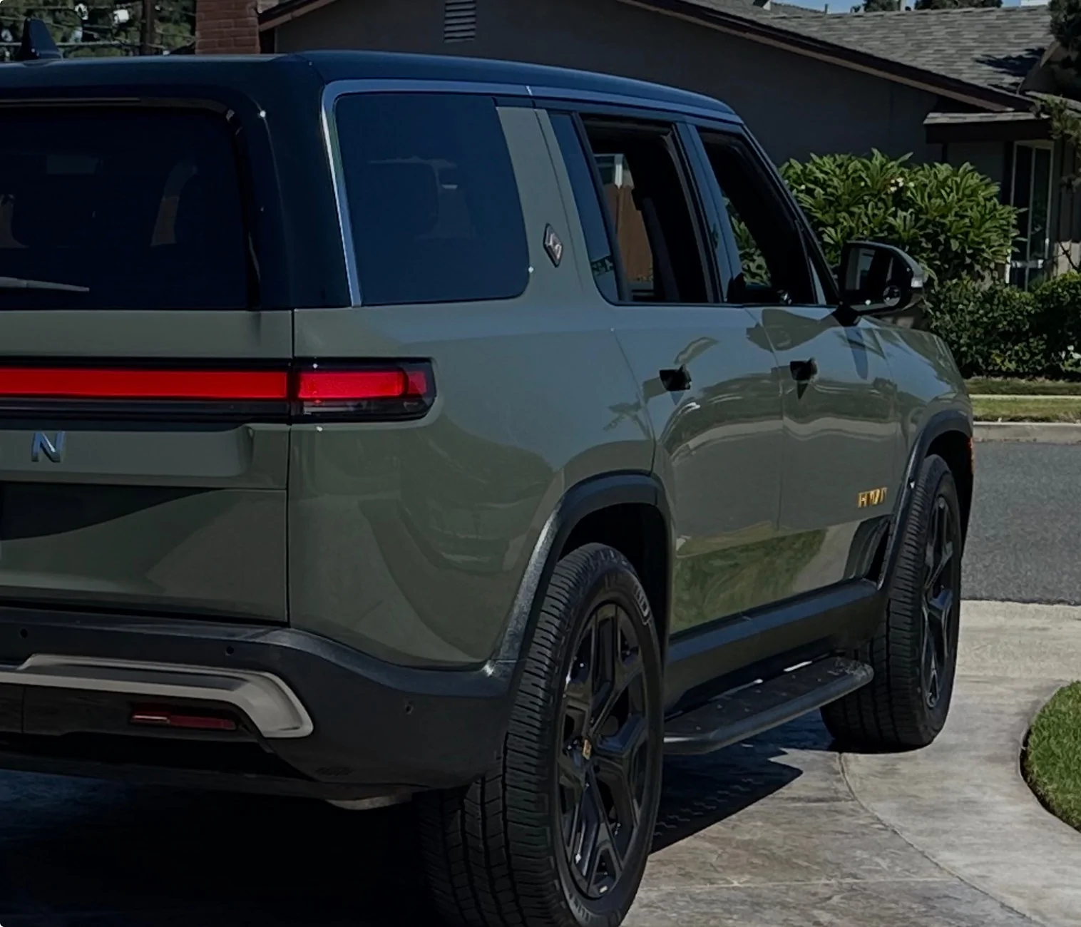 Rivian R1T R1S Need advice — Ordered R1S TRI, Manufacture’s Date is 11/25. IMG_4799