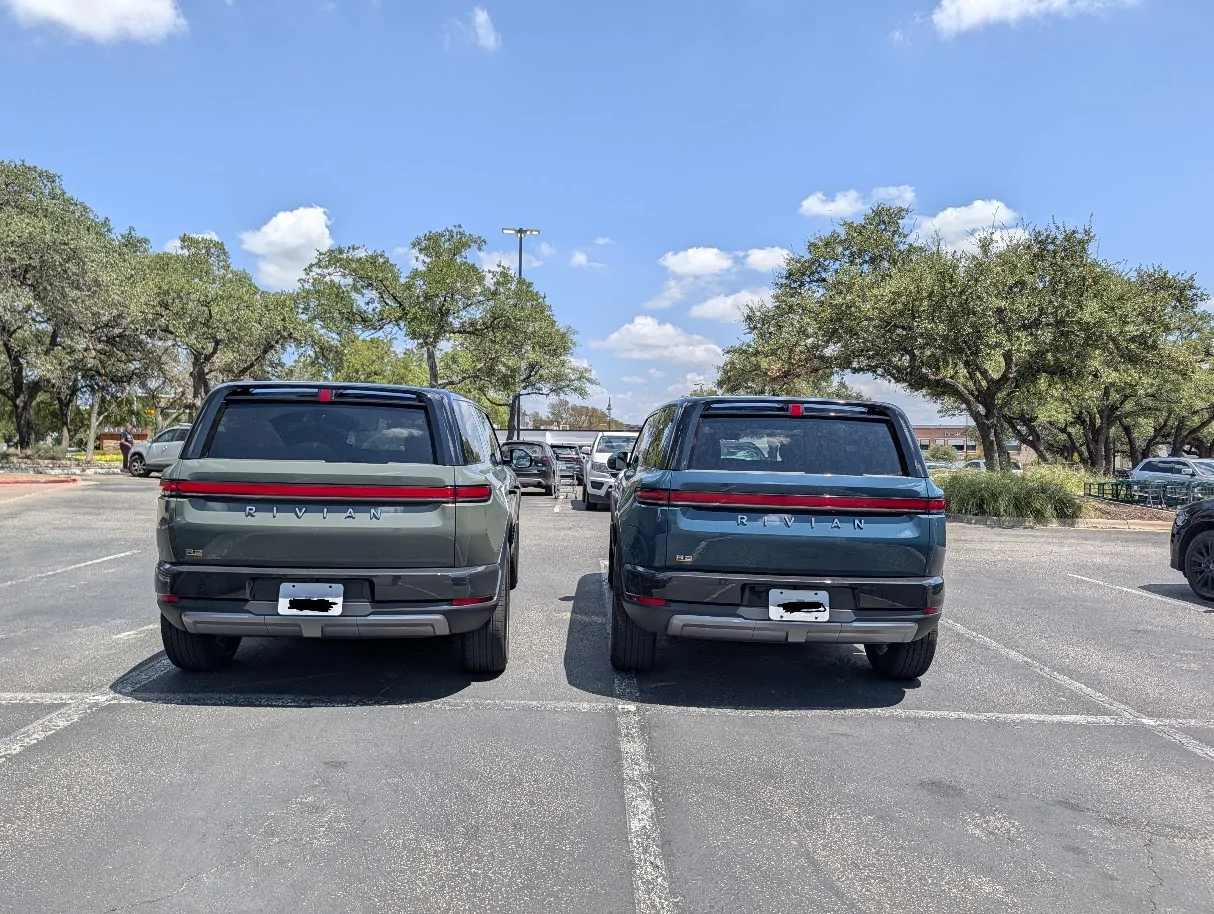 Rivian R1T R1S 📸 Daily random R2 photos thread - post your pics! 2R2s Rear