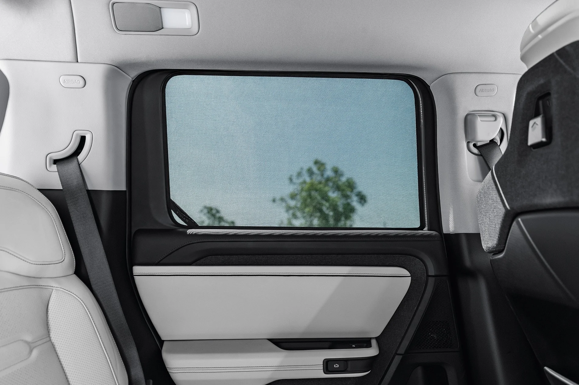 260616-BRANDON-DELA-CRUZ-GEAR-SHOP-R2-WINDOW-SHADES-0012-v5-3000px-Final.webp