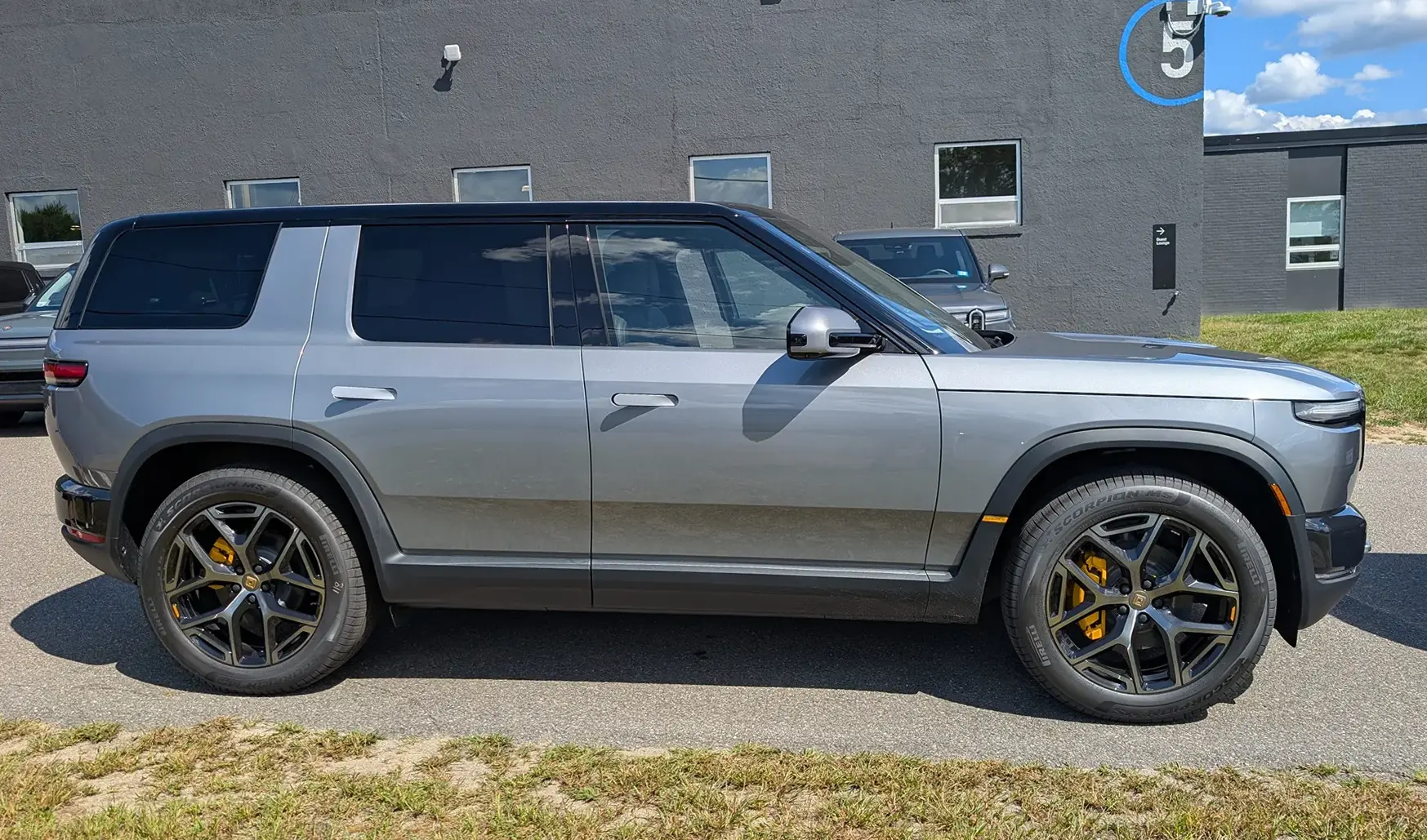 Rivian R1T R1S Got my R2 today! My first day's thoughts. 163126-4035dd33a447c29094eaf475929afc41 (1)