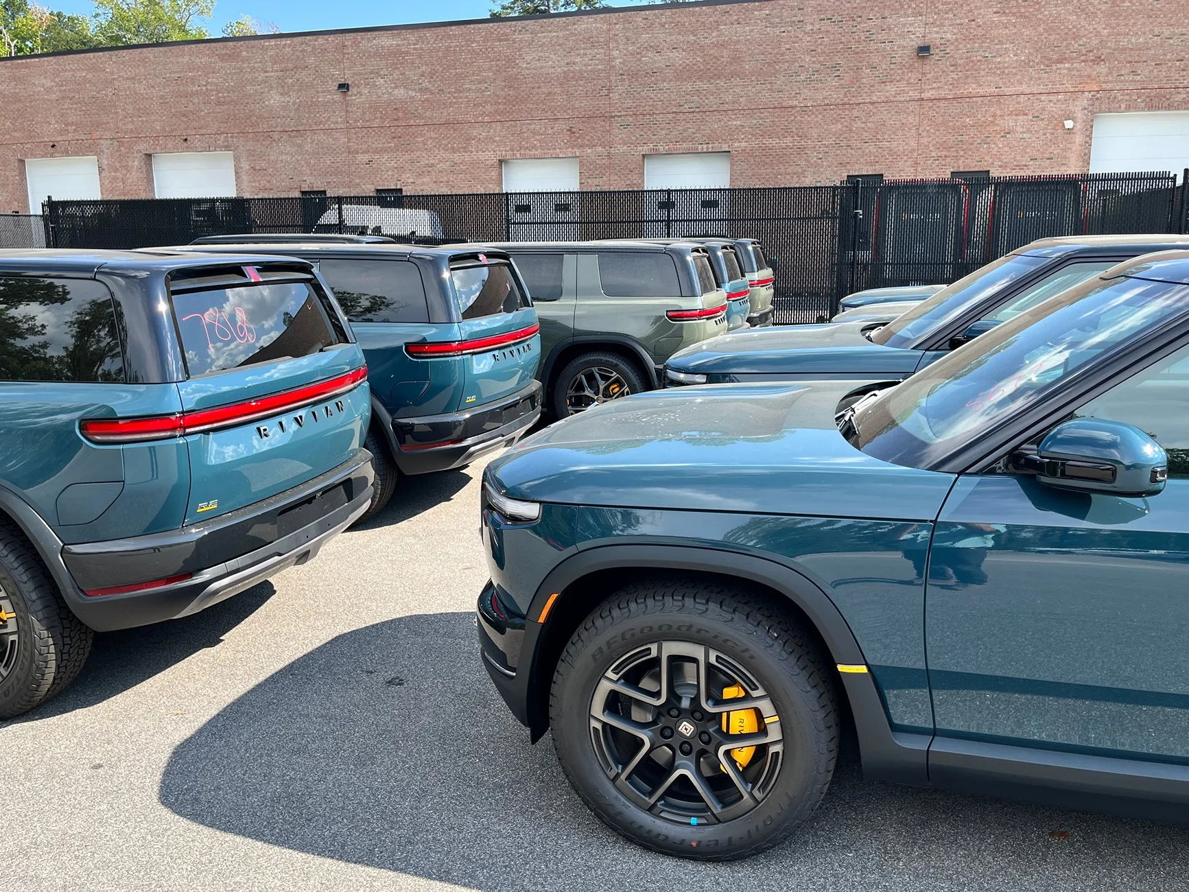 Rivian R1T R1S 📸 Daily random R2 photos thread - post your pics! IMG_5011