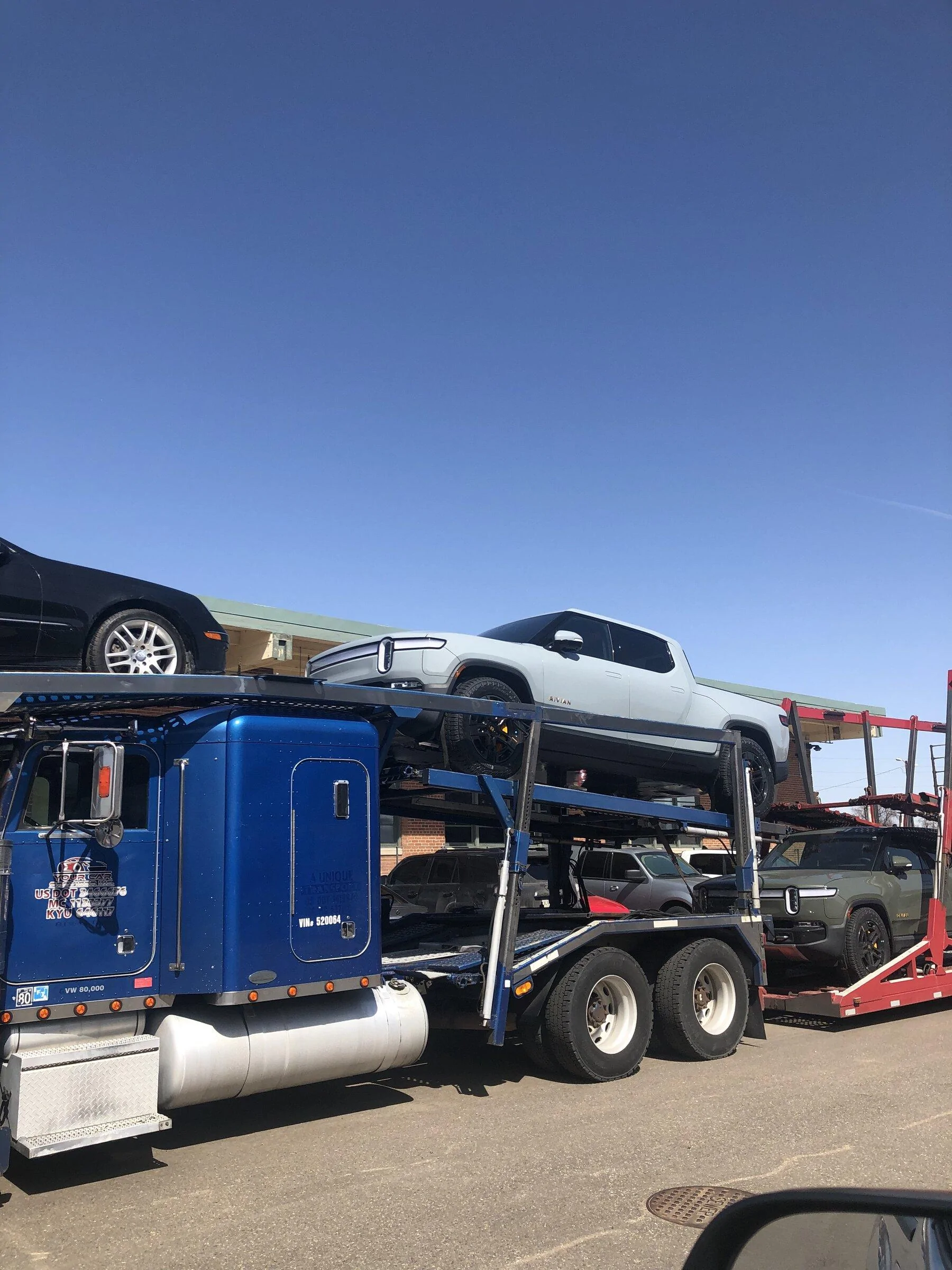 Rivian R1T R1S LIMESTONE R1T Photos DF62D2B1-75DE-40C8-93E1-59E7F8E7BEF4