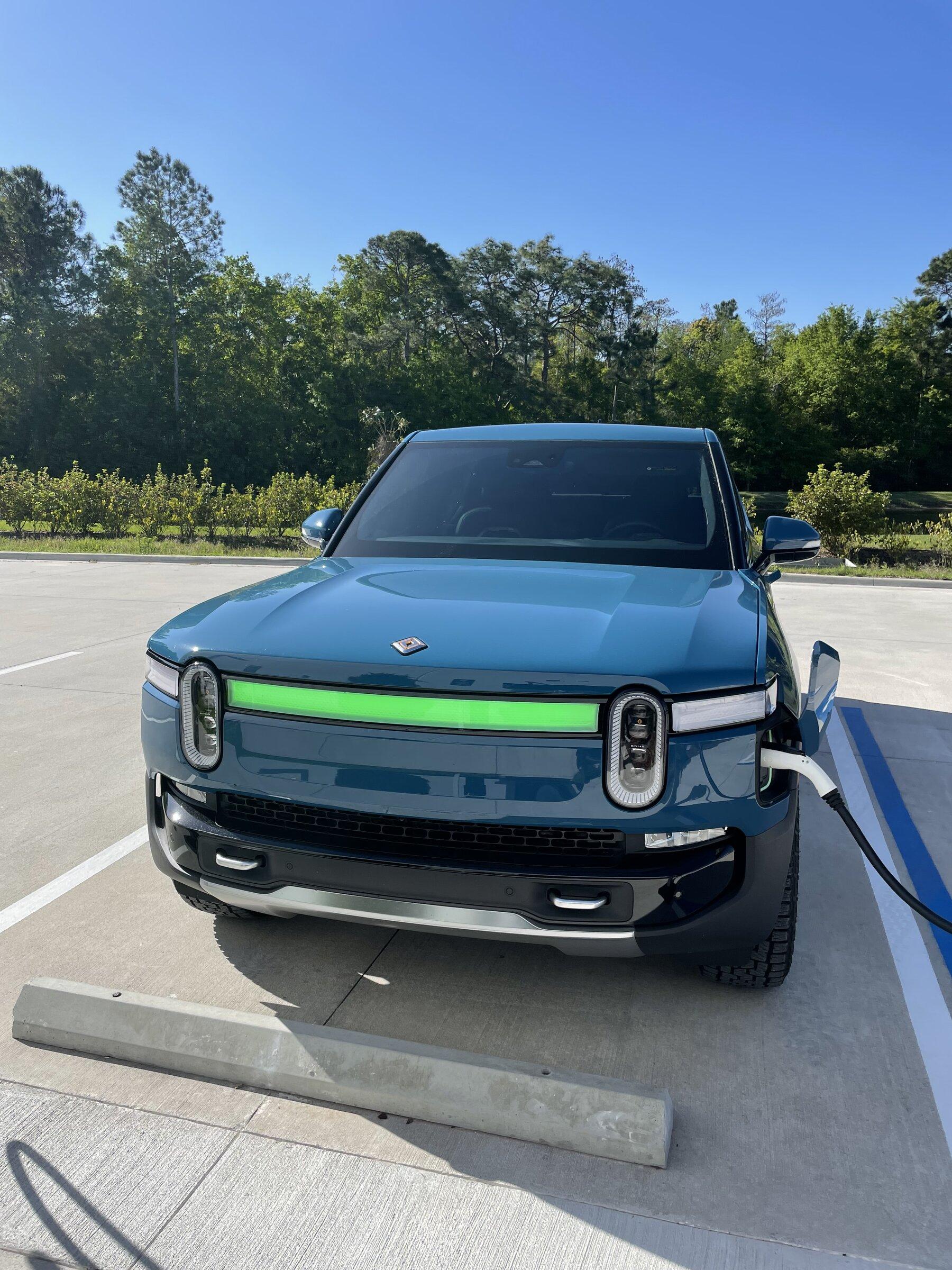 Rivian R1T R1S My R1T Experience in Orlando Florida Center.. WOW IMG_7888.JPG
