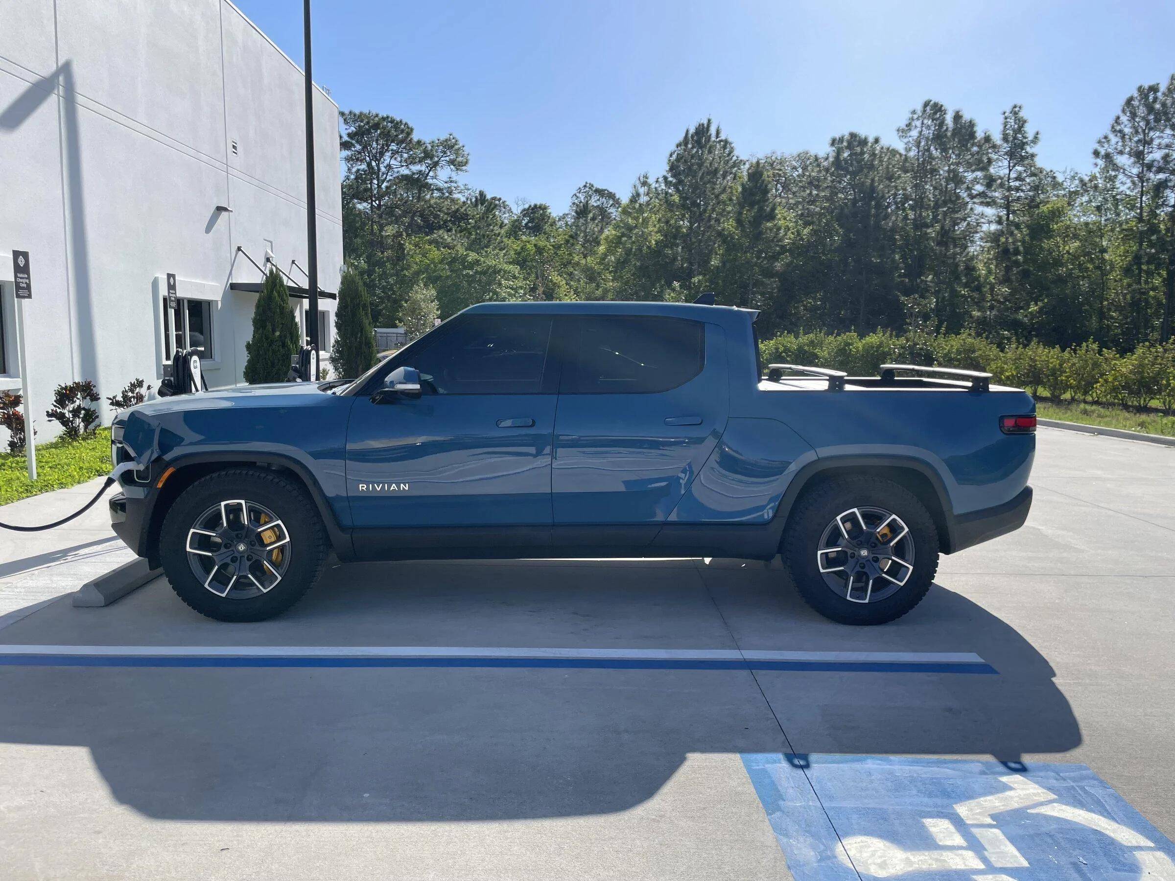 Rivian R1T R1S My R1T Experience in Orlando Florida Center.. WOW IMG_7889