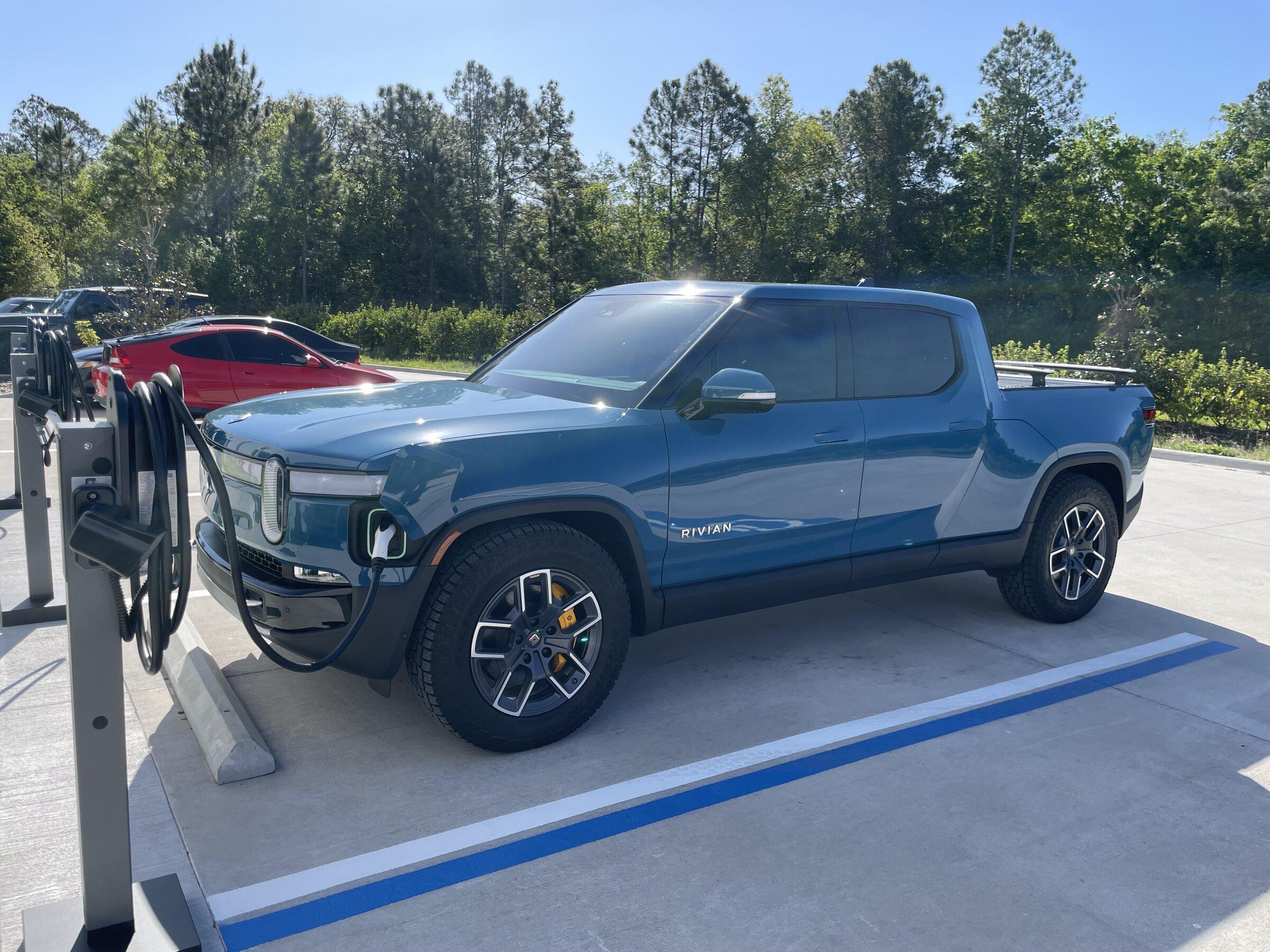Rivian R1T R1S My R1T Experience in Orlando Florida Center.. WOW IMG_7893.JPG