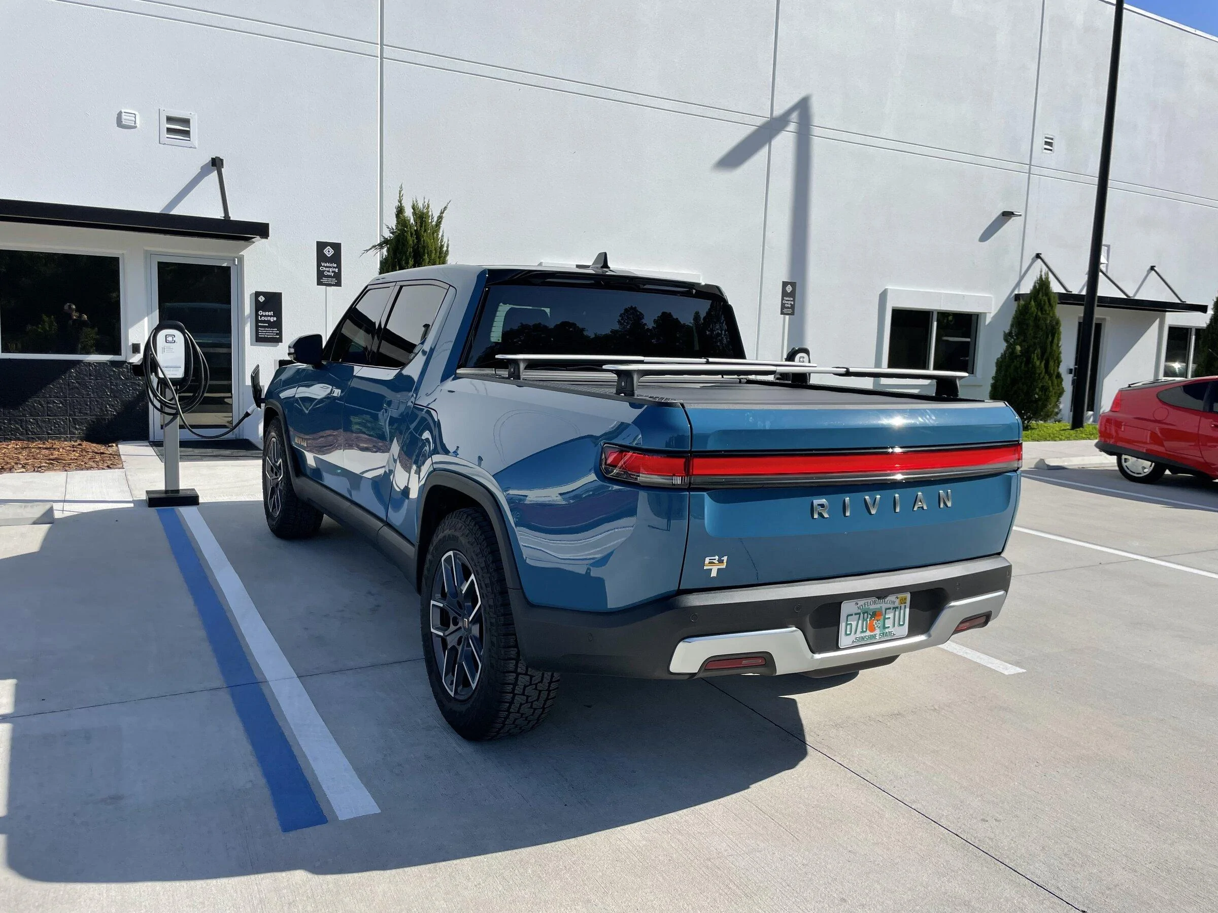 Rivian R1T R1S My R1T Experience in Orlando Florida Center.. WOW IMG_7895