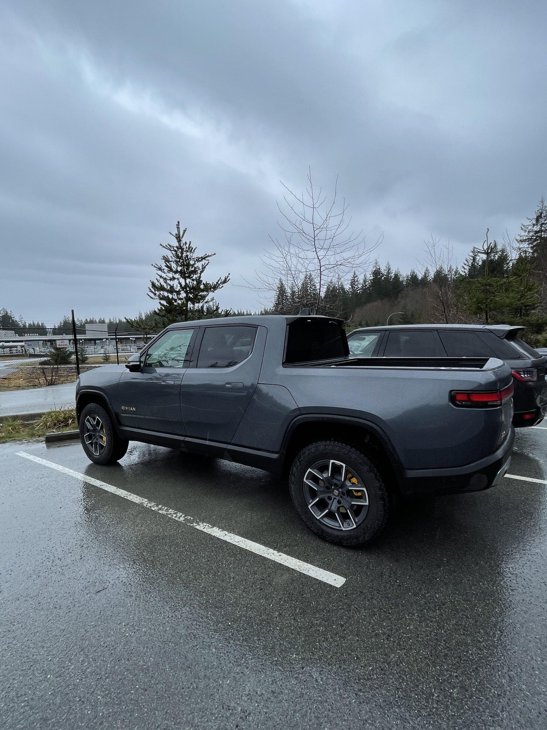 Rivian R1T R1S Rivian spotted in North Vancouver, BC, Canada C25DCE67-E004-44A6-8050-60209834810F