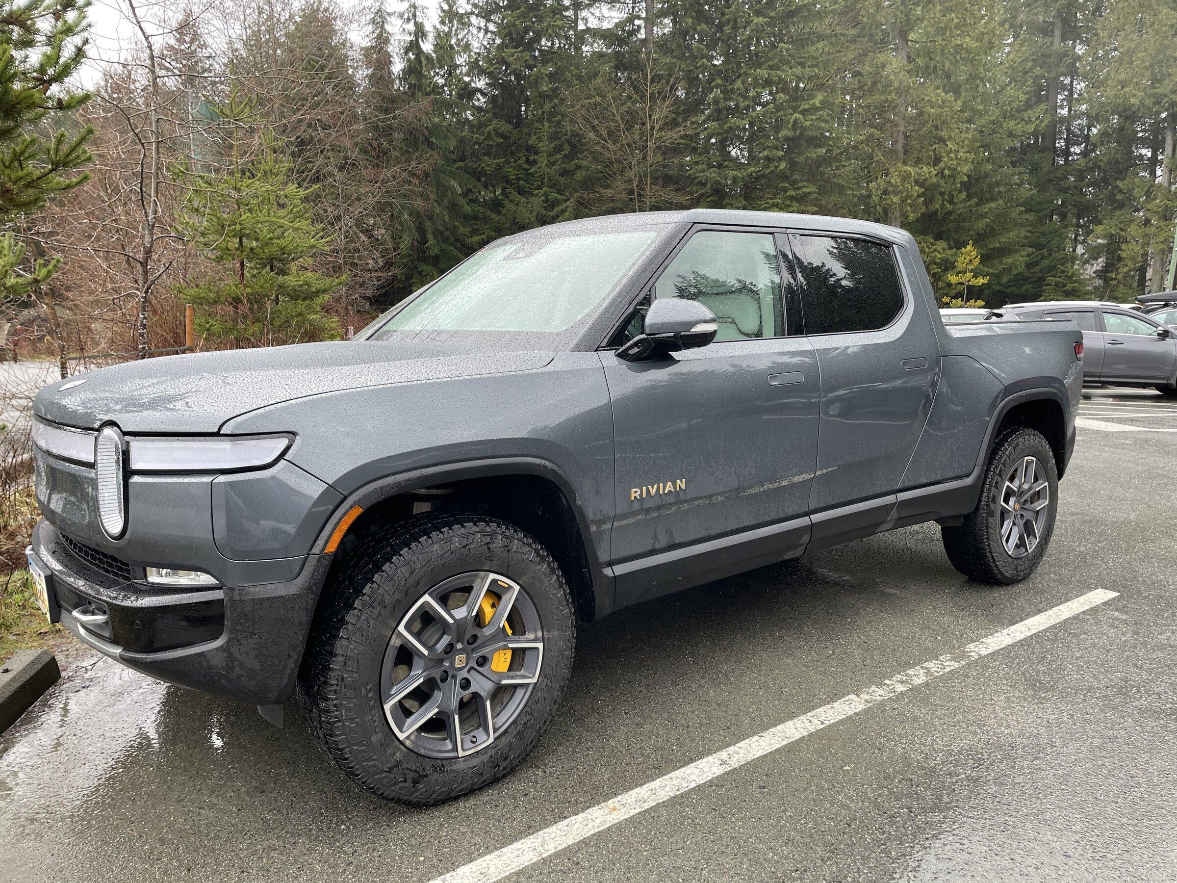 Rivian R1T R1S Rivian spotted in North Vancouver, BC, Canada BBD2C4A4-4A1A-43E7-A1B4-78941697E107