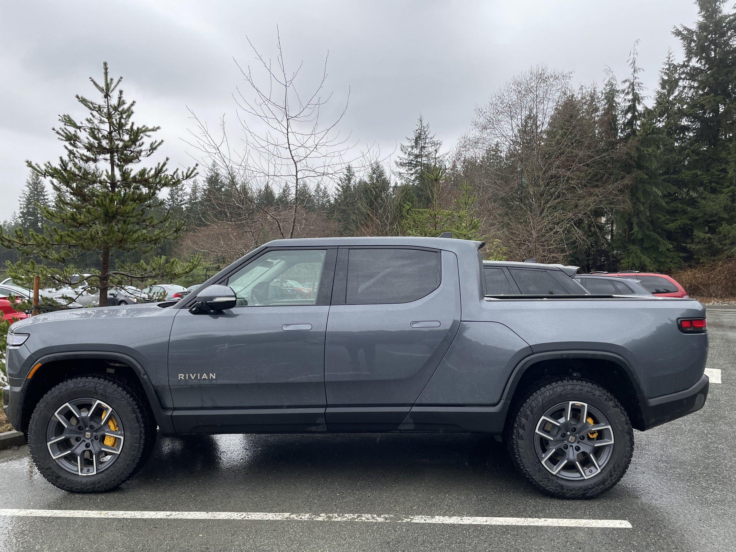 Rivian R1T R1S Rivian spotted in North Vancouver, BC, Canada 4C6BA2F6-9235-4F11-9DA3-BFF06DE838D7