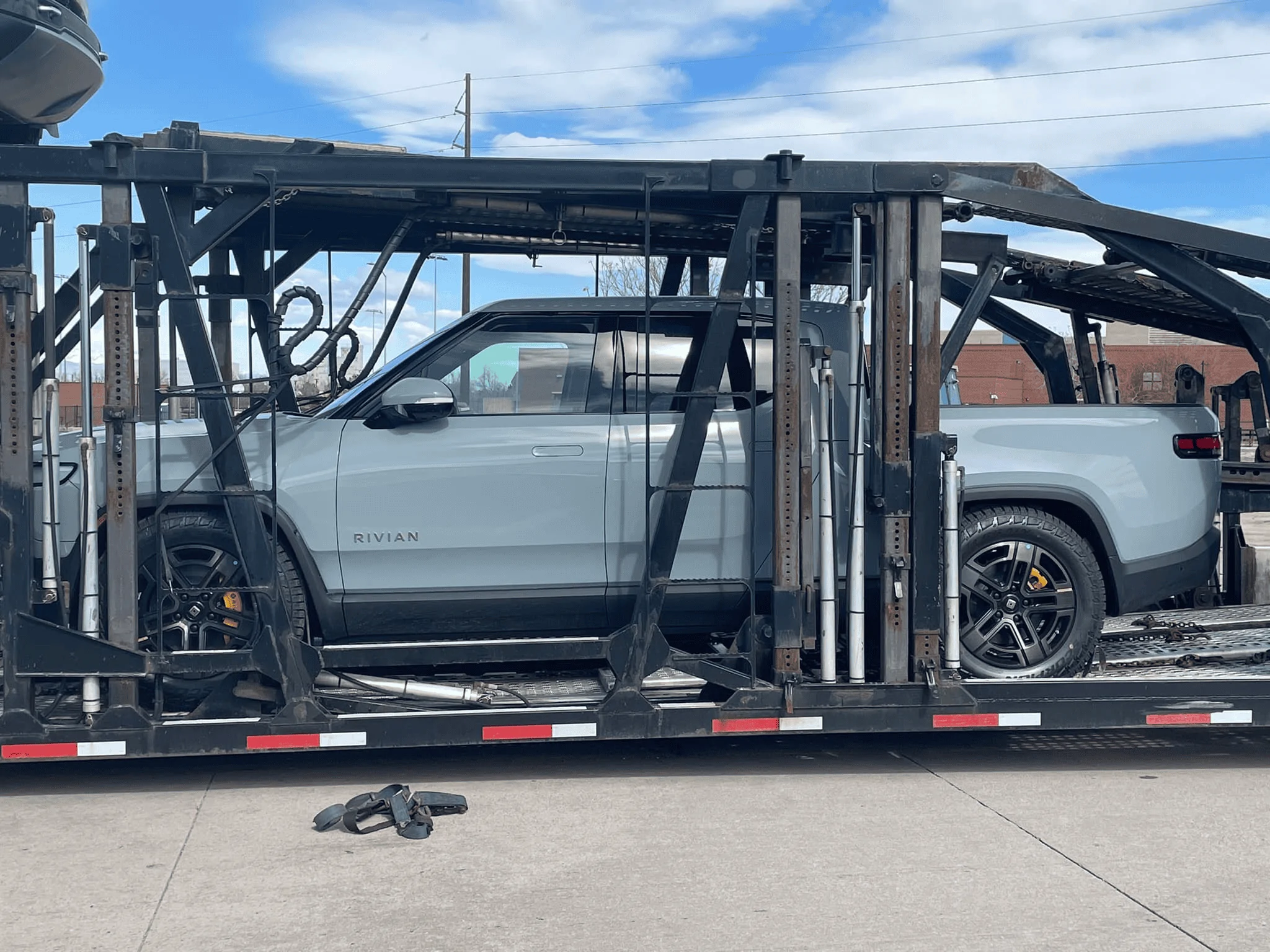 Rivian R1T R1S LIMESTONE R1T Photos 1648316775371