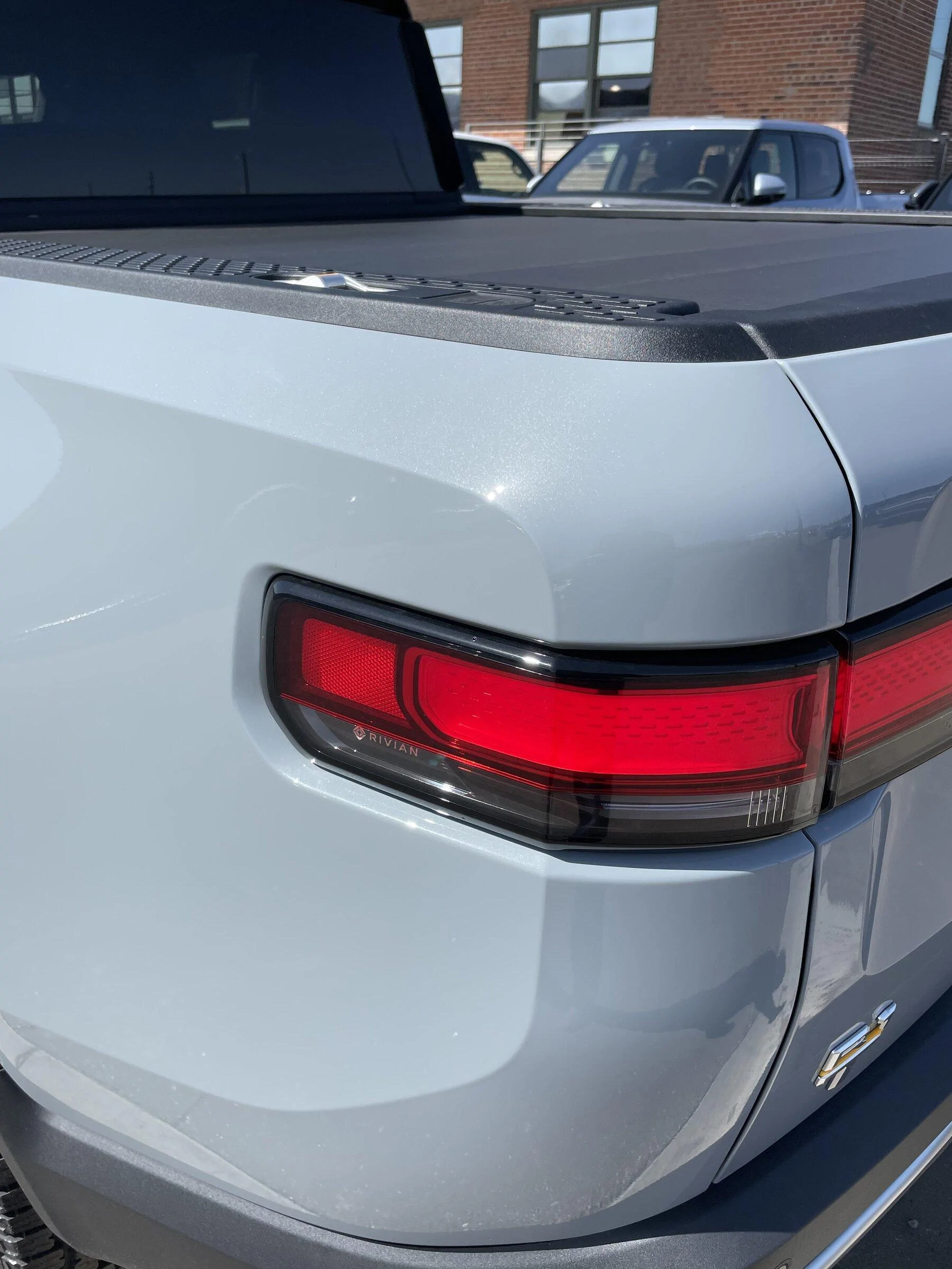 Rivian R1T R1S LIMESTONE R1T Photos 5CF42DF7-0A69-4BF2-B174-FE2AB061C4BA