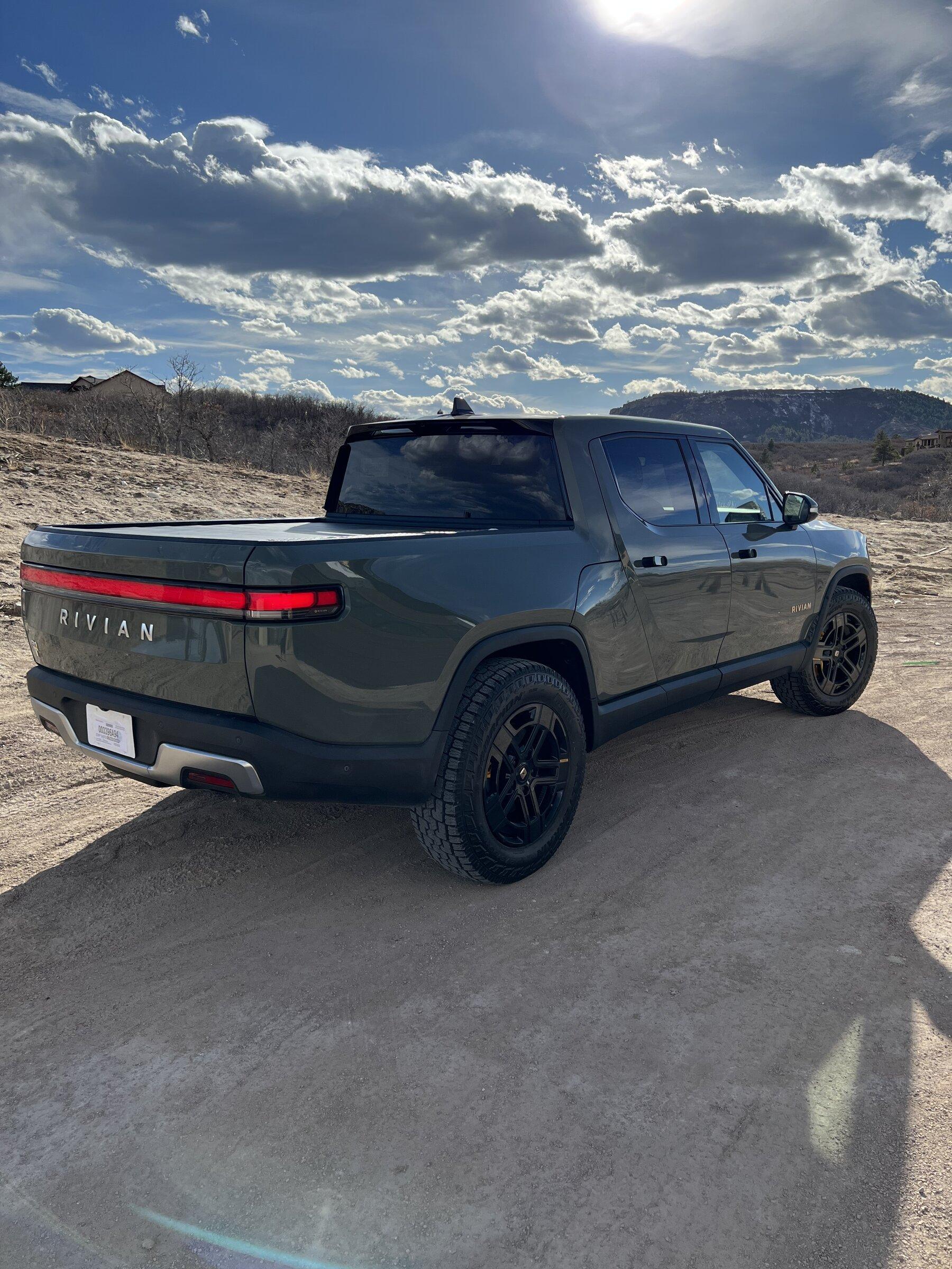 Rivian R1T R1S This just in: Denver delivery 11CBB5BF-ECFC-4415-957C-C2E24E700FE8