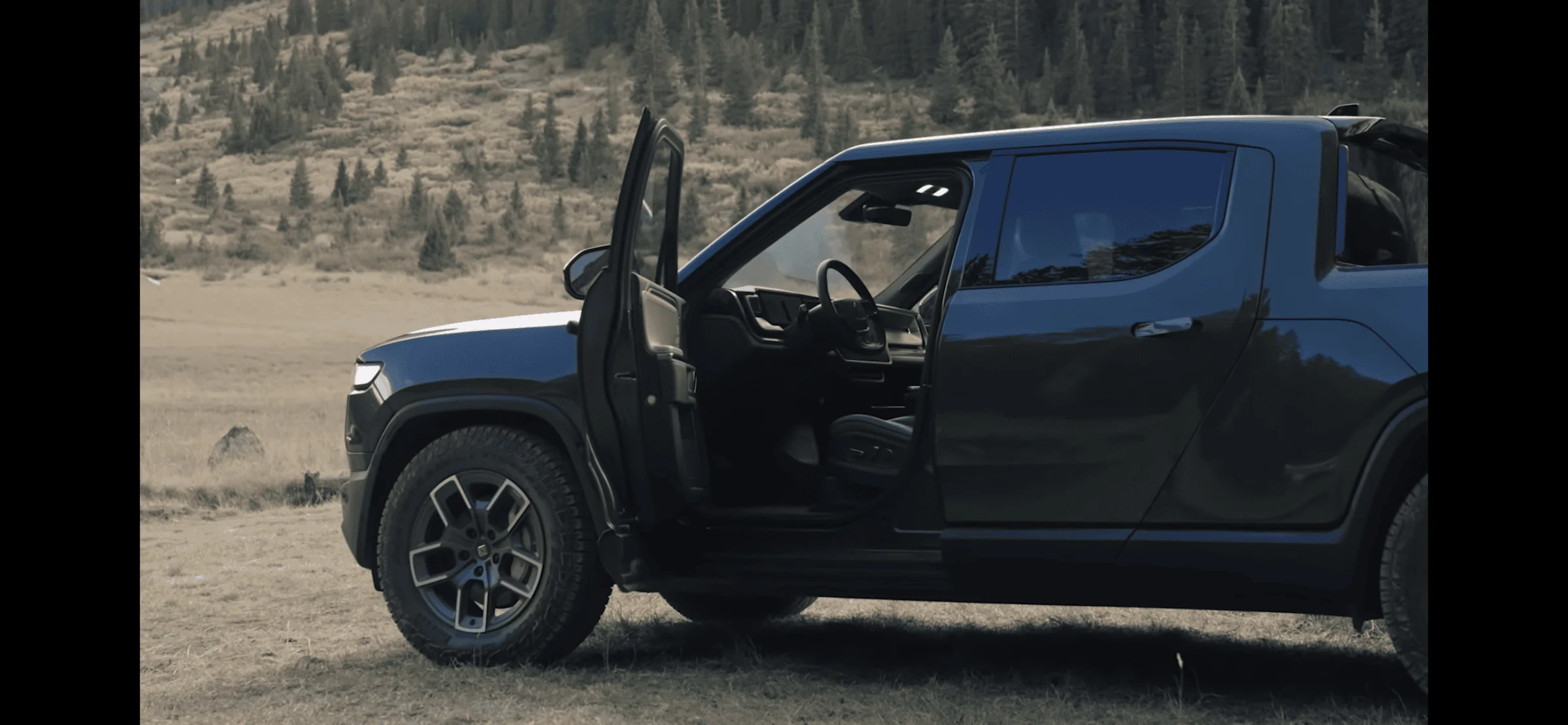 Rivian R1T R1S FOREST GREEN R1T Photos 1648356478731