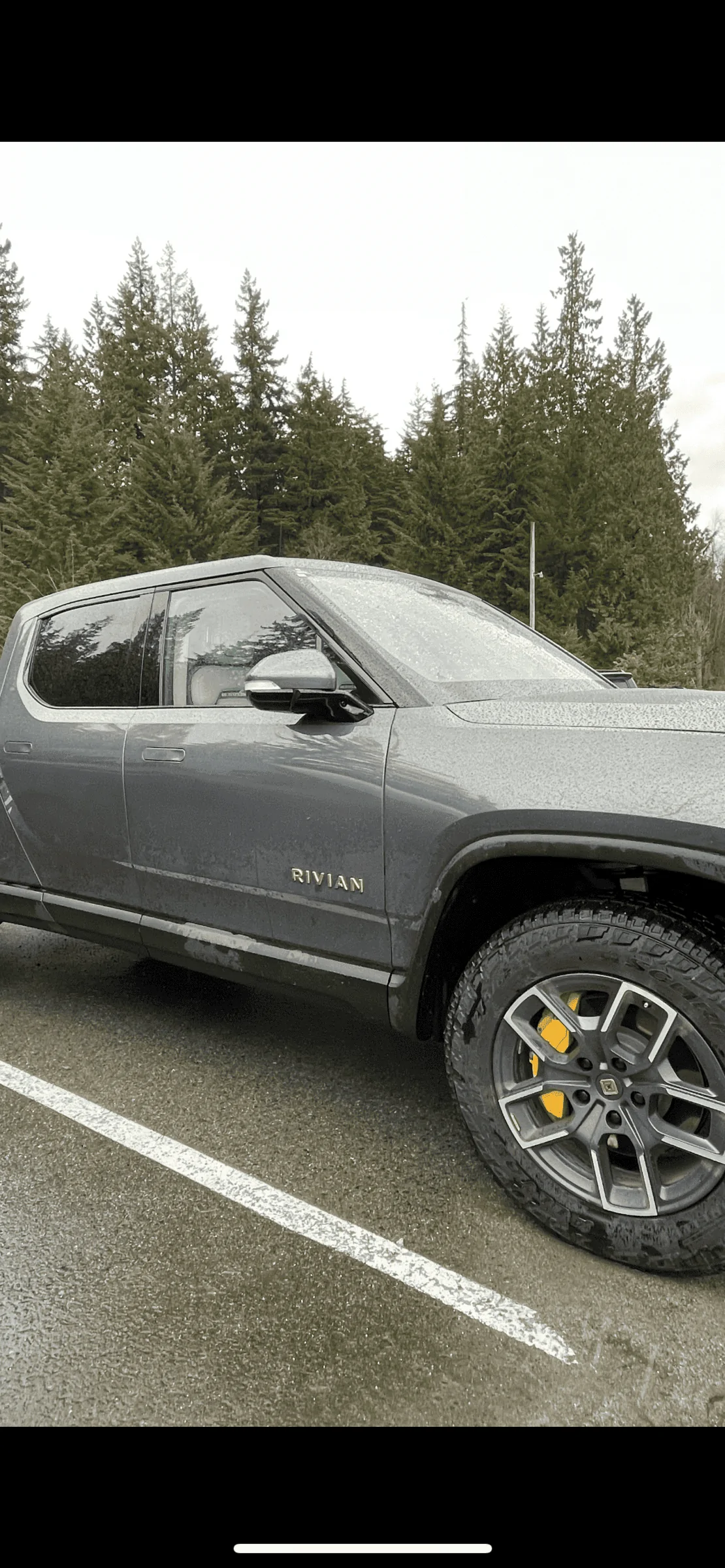 Rivian R1T R1S Rivian spotted in North Vancouver, BC, Canada 43580929-2457-41F4-8960-AF998D956936