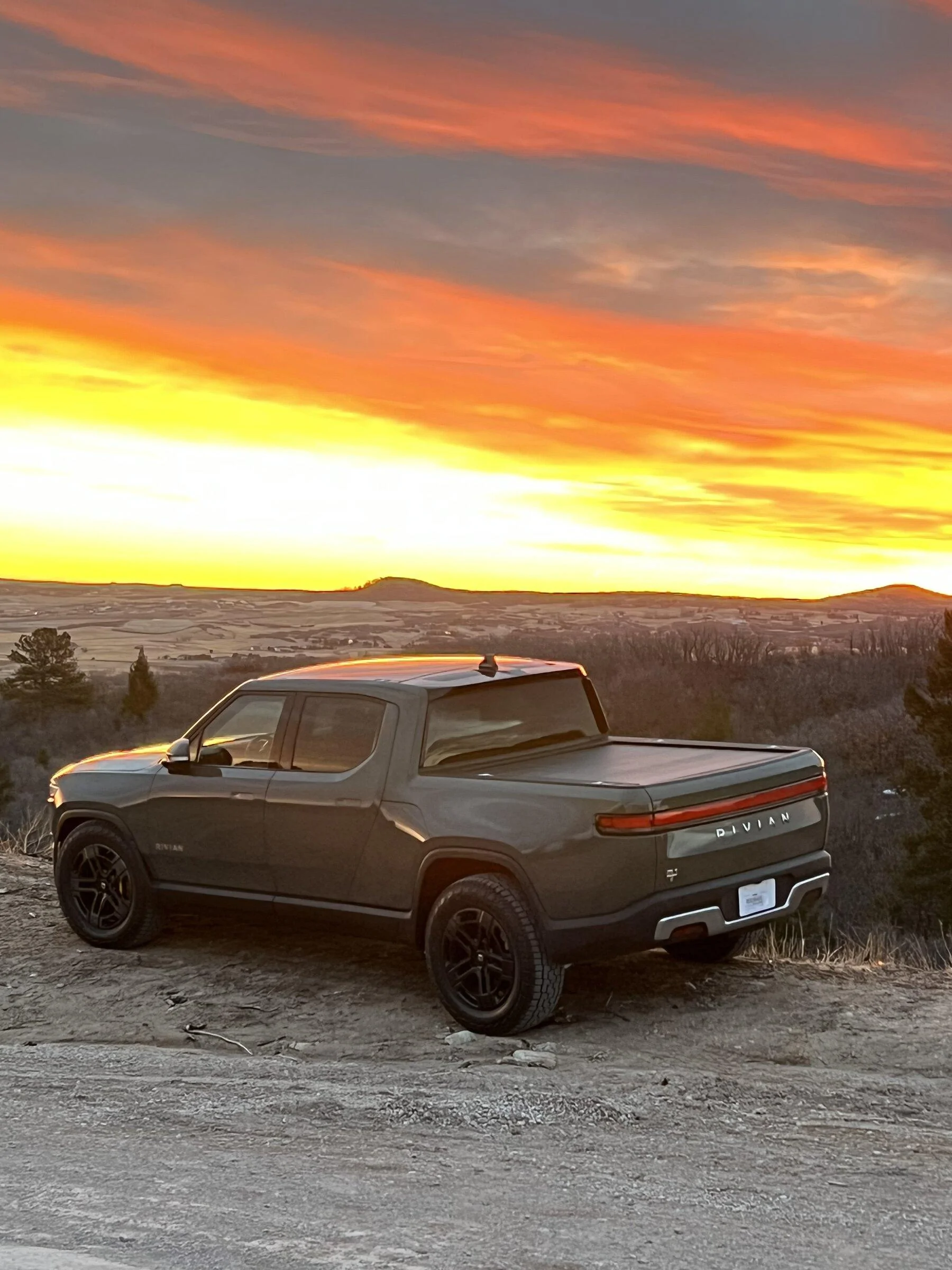 Rivian R1T R1S Any "March-April" delivery people contacted? B24B4172-6FA0-4361-B852-2E201DA6B6F1