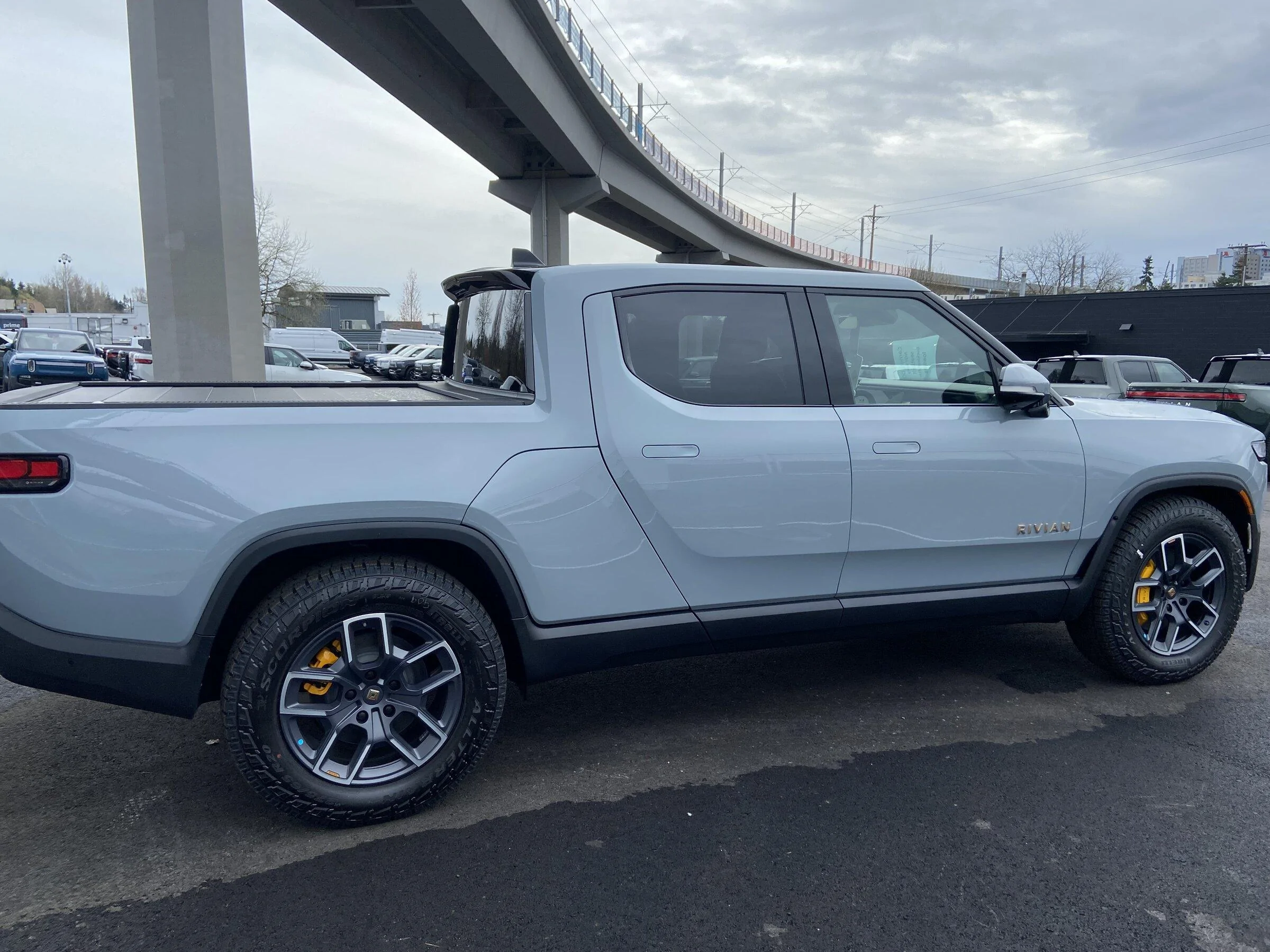 Rivian R1T R1S LIMESTONE R1T Photos IMG-1718