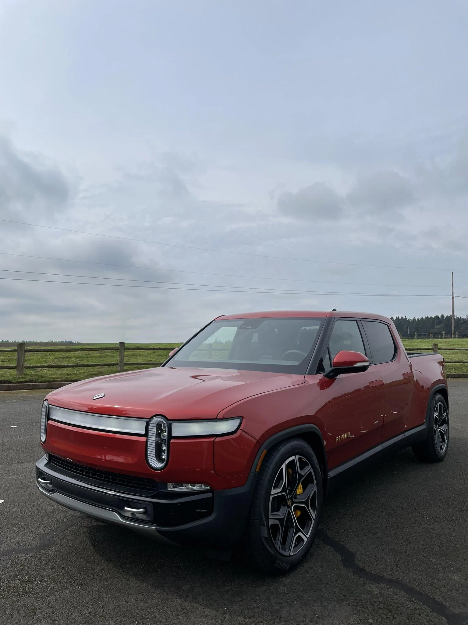 Rivian R1T R1S RED CANYON Rivian Photos mxO4Xoz