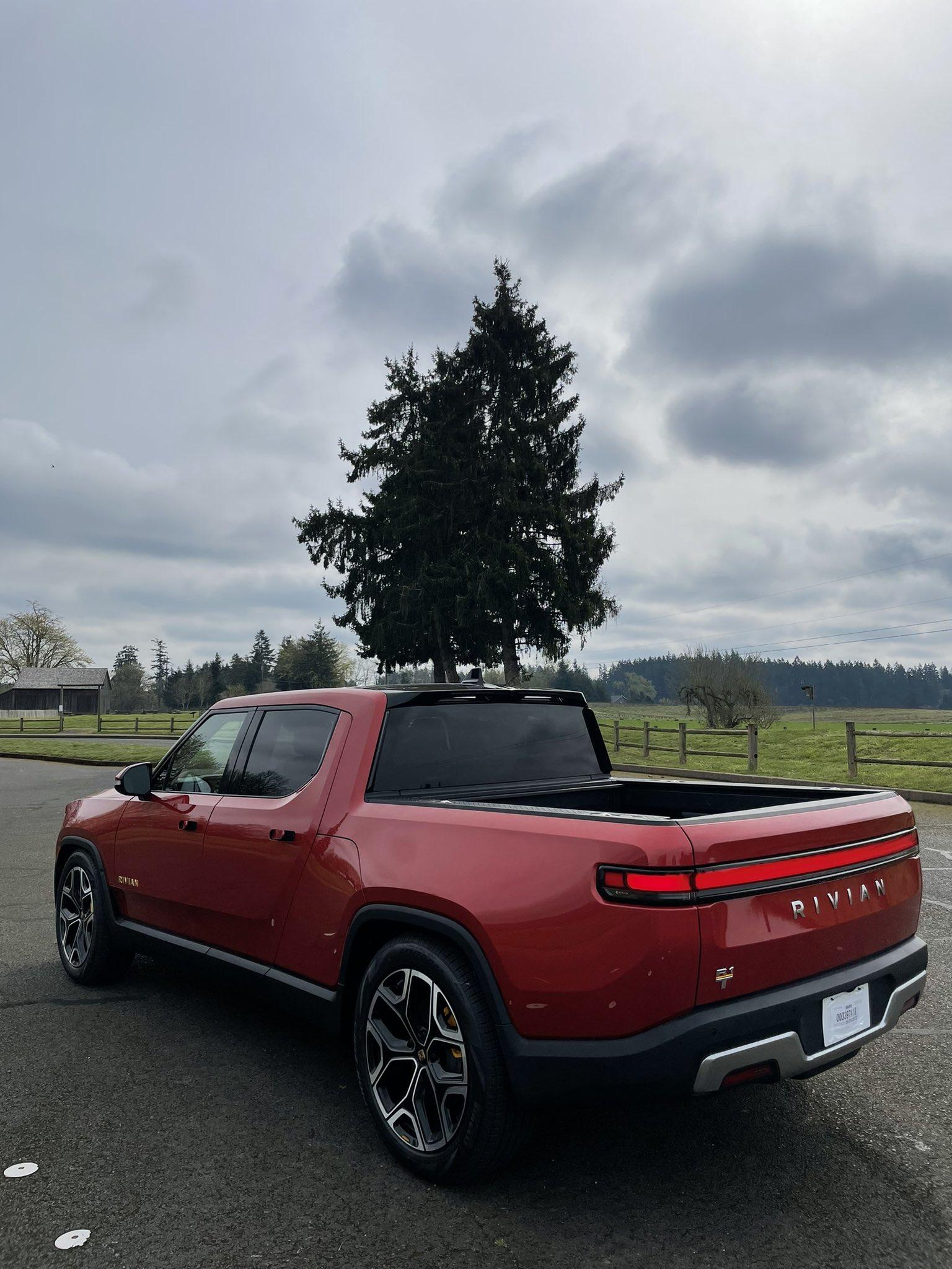 Rivian R1T R1S RED CANYON Rivian Photos a86KZzEk