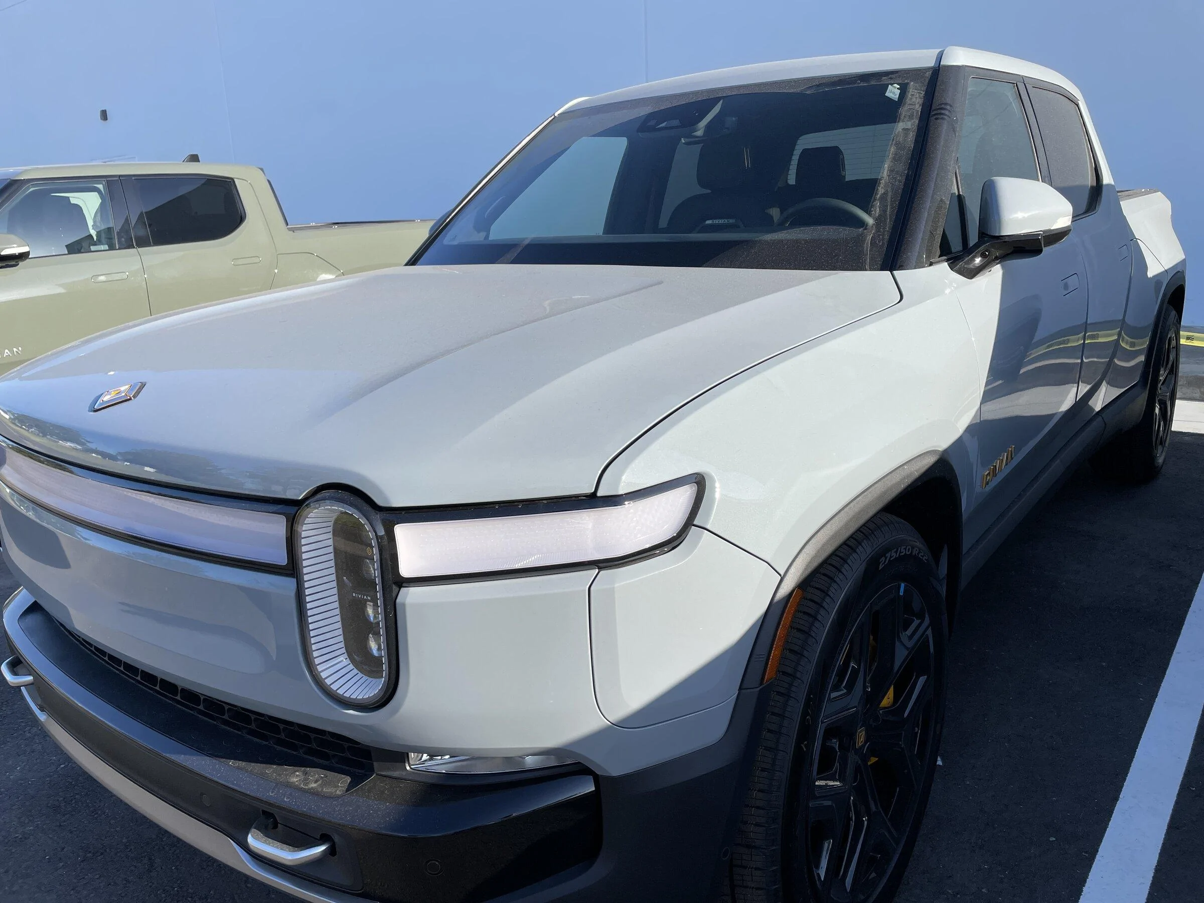 Rivian R1T R1S Rivian Service Centers / Retail Locations List / Other Facilities (Pics & Updates) 20220328_002923134_iOS