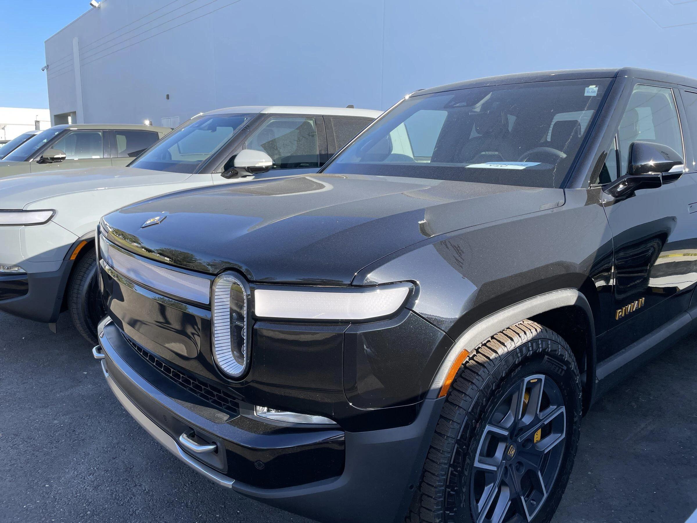 Rivian R1T R1S Rivian Service Centers / Retail Locations List / Other Facilities (Pics & Updates) 20220328_003011560_iOS