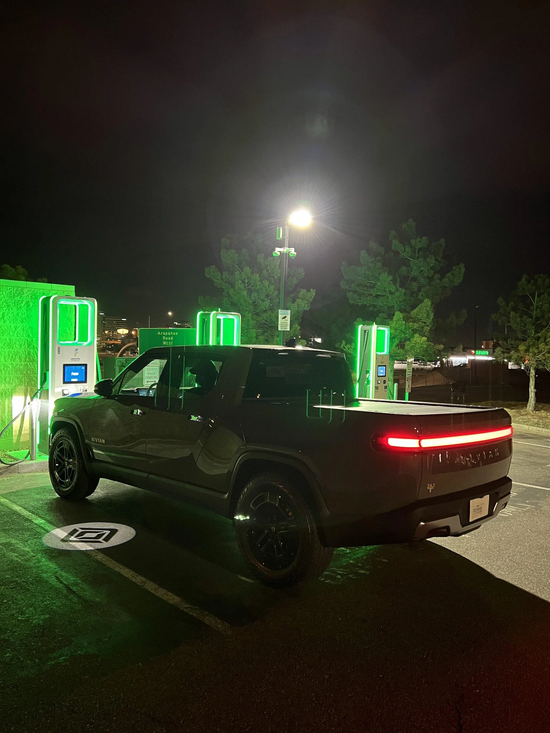 Rivian R1T R1S Charging Speed is a MAJOR disappointment (ChargePoint 811F4410-D253-4482-9A56-516AD3F1CB45