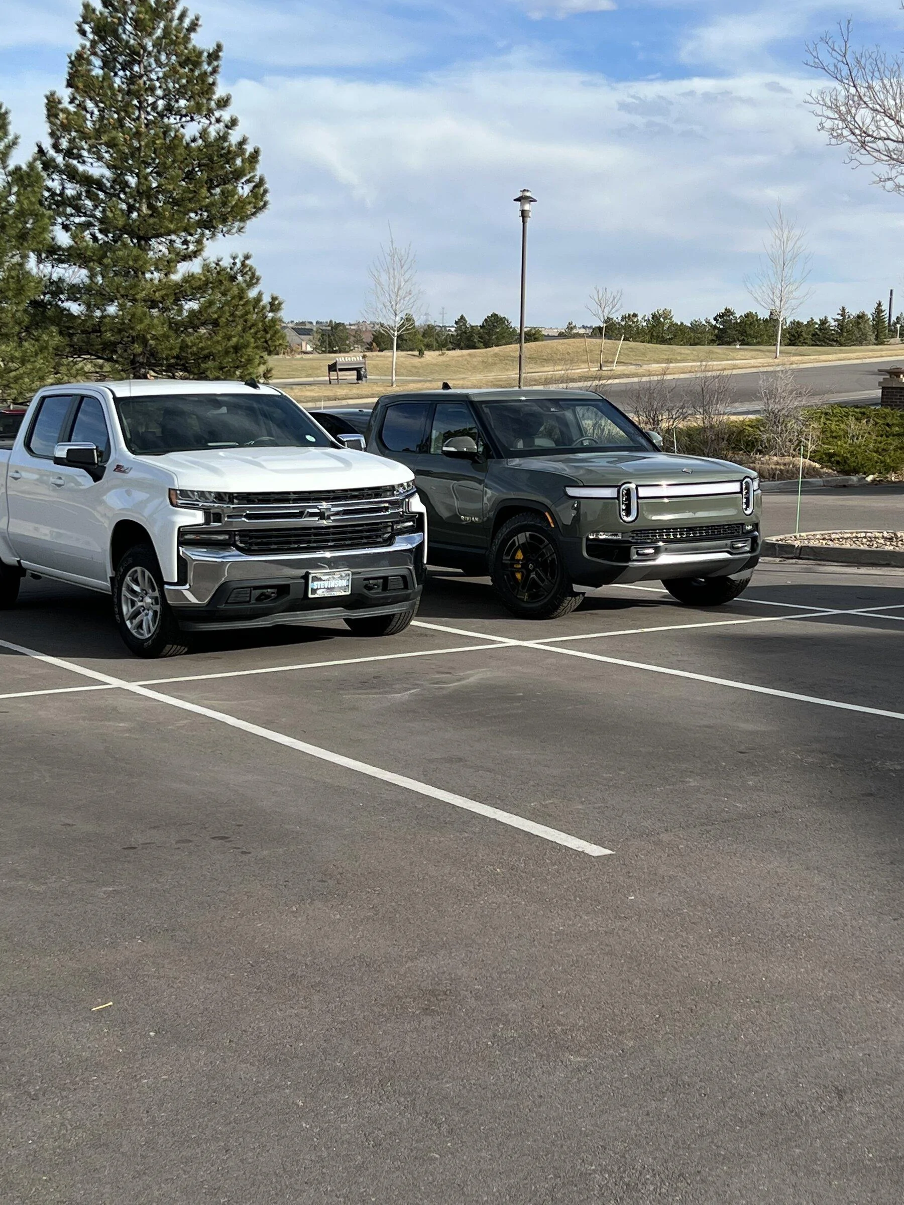 Rivian R1T R1S Size matters? R1T vs Land Rover LR4 and Ram 1500 comparison FA2DAC99-D95A-433A-9F97-B7CCC8EC82D2