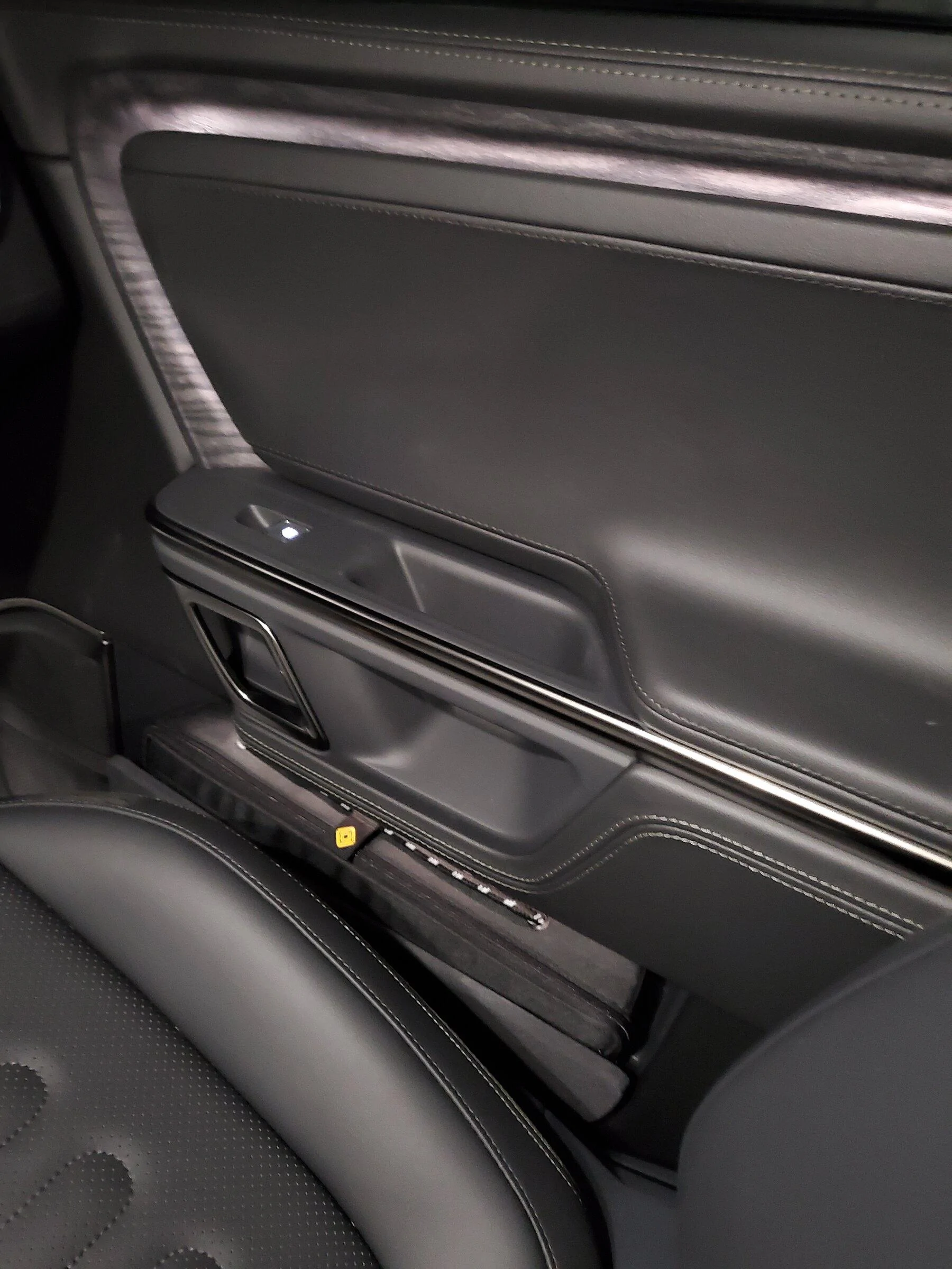 Rivian R1T R1S Rivian Mystery Box showed up today, it's Accessories! Field Kit + Rubber Floor Mats 20220325_195449-jpg