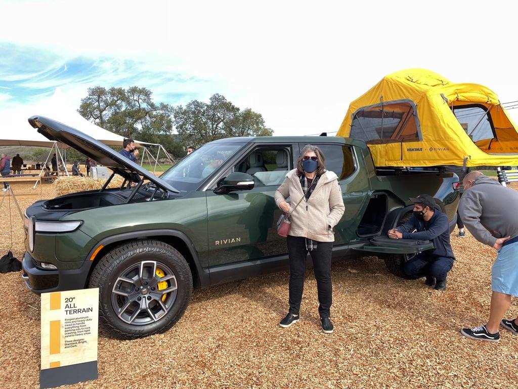Rivian R1T R1S FOREST GREEN R1T Photos 248024985_5172005122815487_8952615827105373256_n