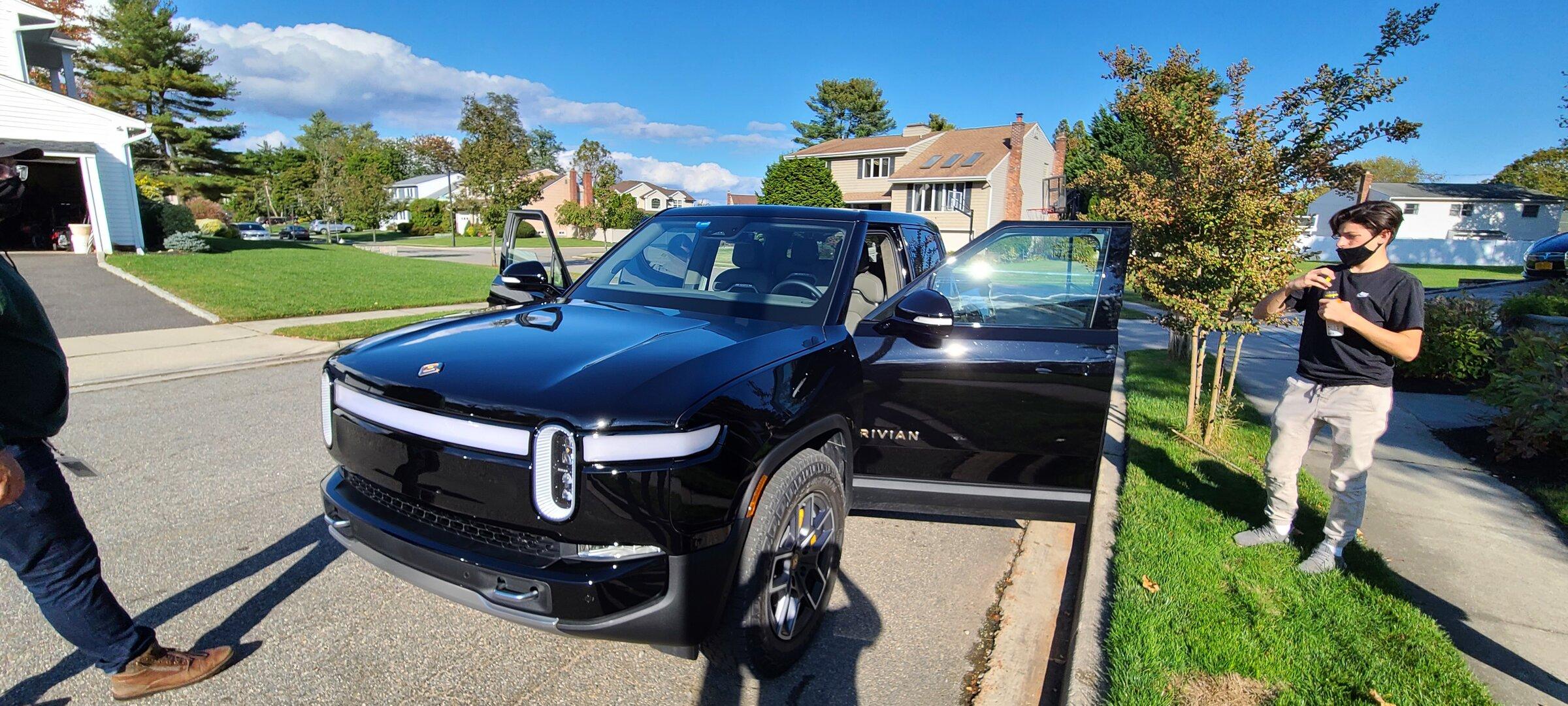 Rivian R1T R1S Had call with Rivian Guide, delay on Ocean Coast interior 20211022_150730